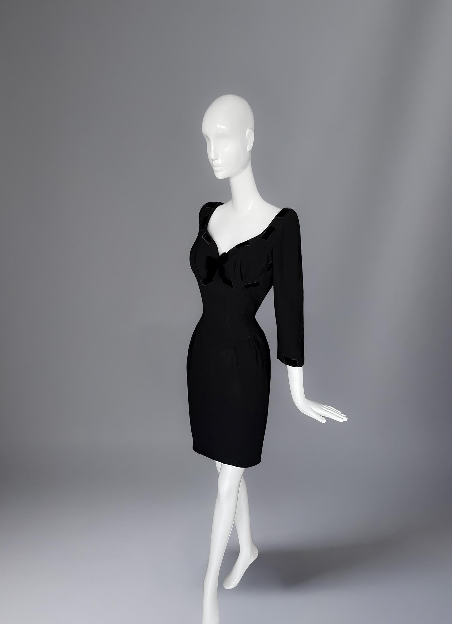 This Thierry Mugler masterpiece is an ode to sculptural seduction, distilling the Iconic Designer’s enduring obsessions: power, architecture, and the female silhouette into a single, mesmerizing form. It radiates his unmistakable blend of drama and