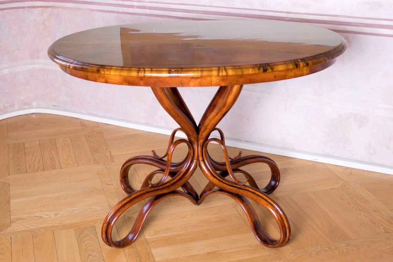 Bentwood Beautiful Thonet Restored Table, Art Nouveau, 19th Century For Sale