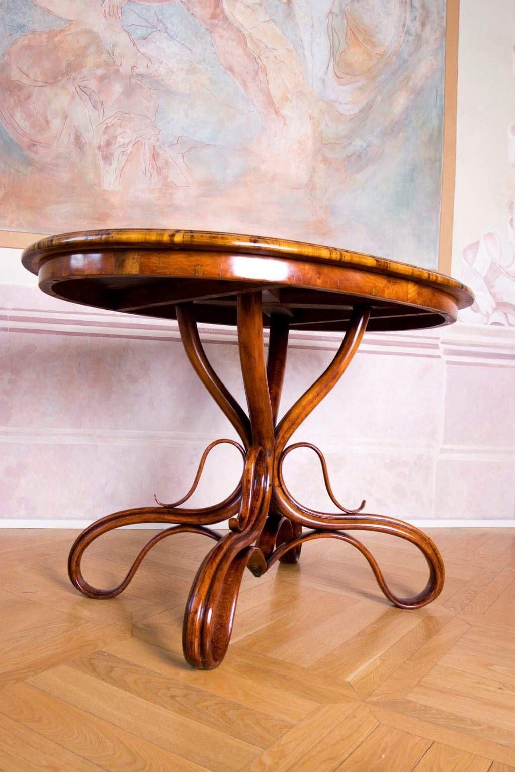 Beautiful Thonet Restored Table, Art Nouveau, 19th Century For Sale 1