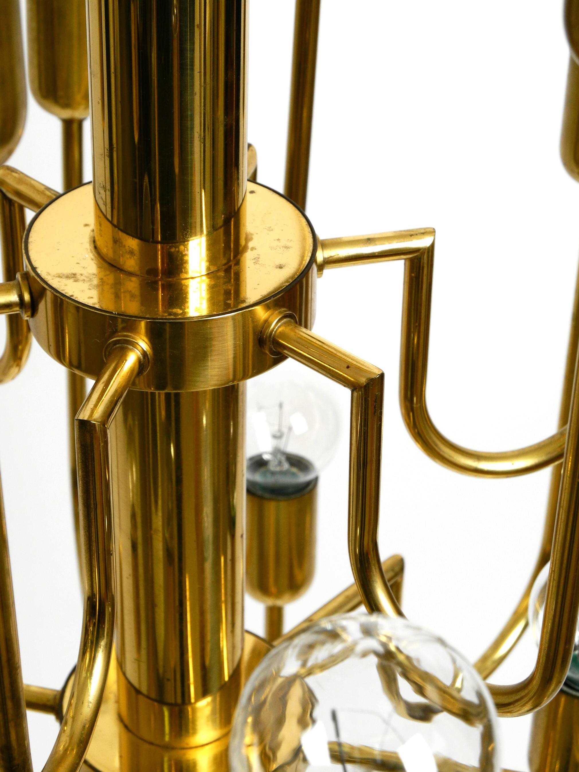 Beautiful three staged 18 arm Mid Century brass chandelier with a long brass rod For Sale 11