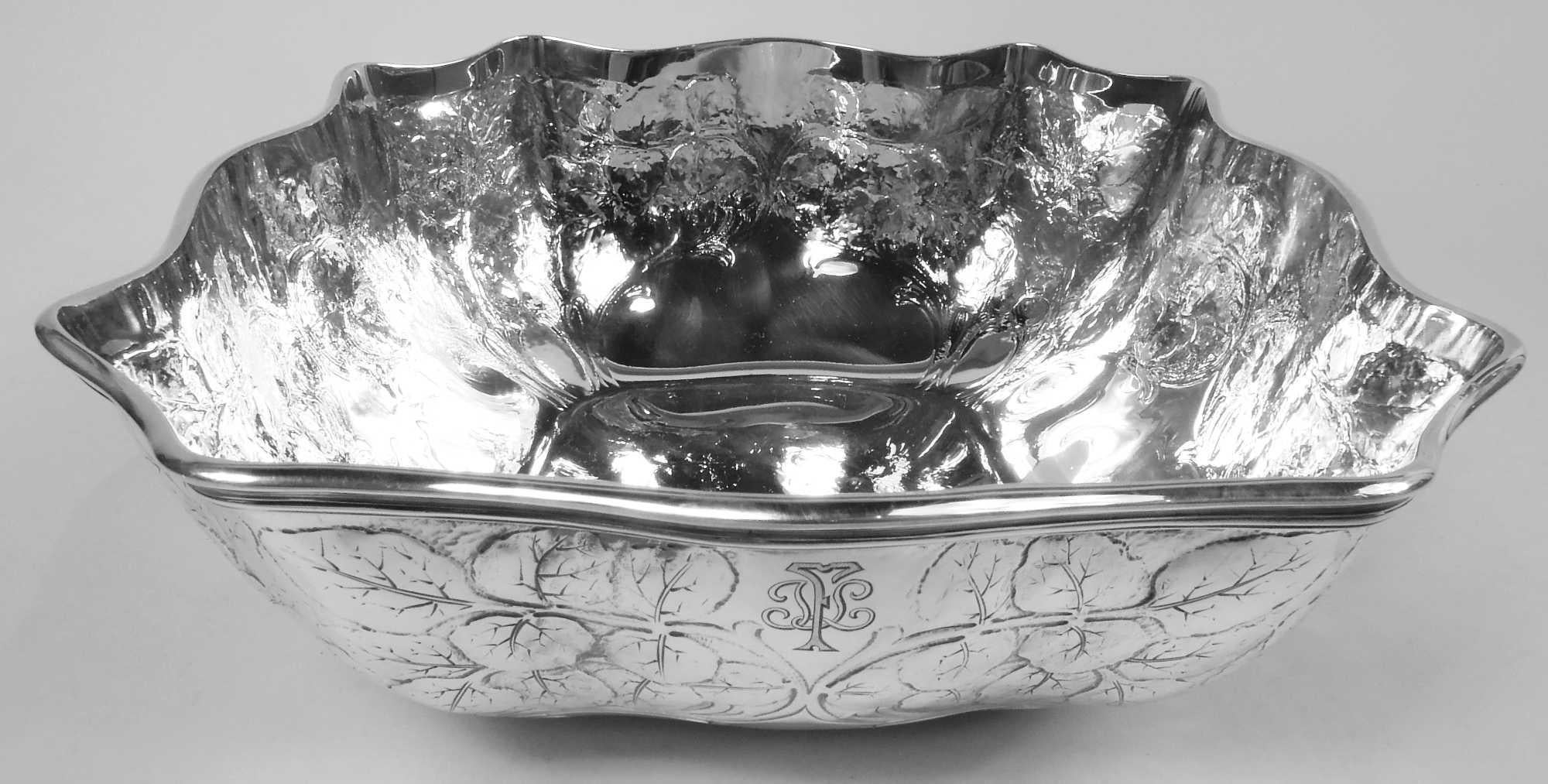 Beautiful Tiffany Edwardian Art Nouveau Sterling Silver Bowl In Good Condition For Sale In New York, NY