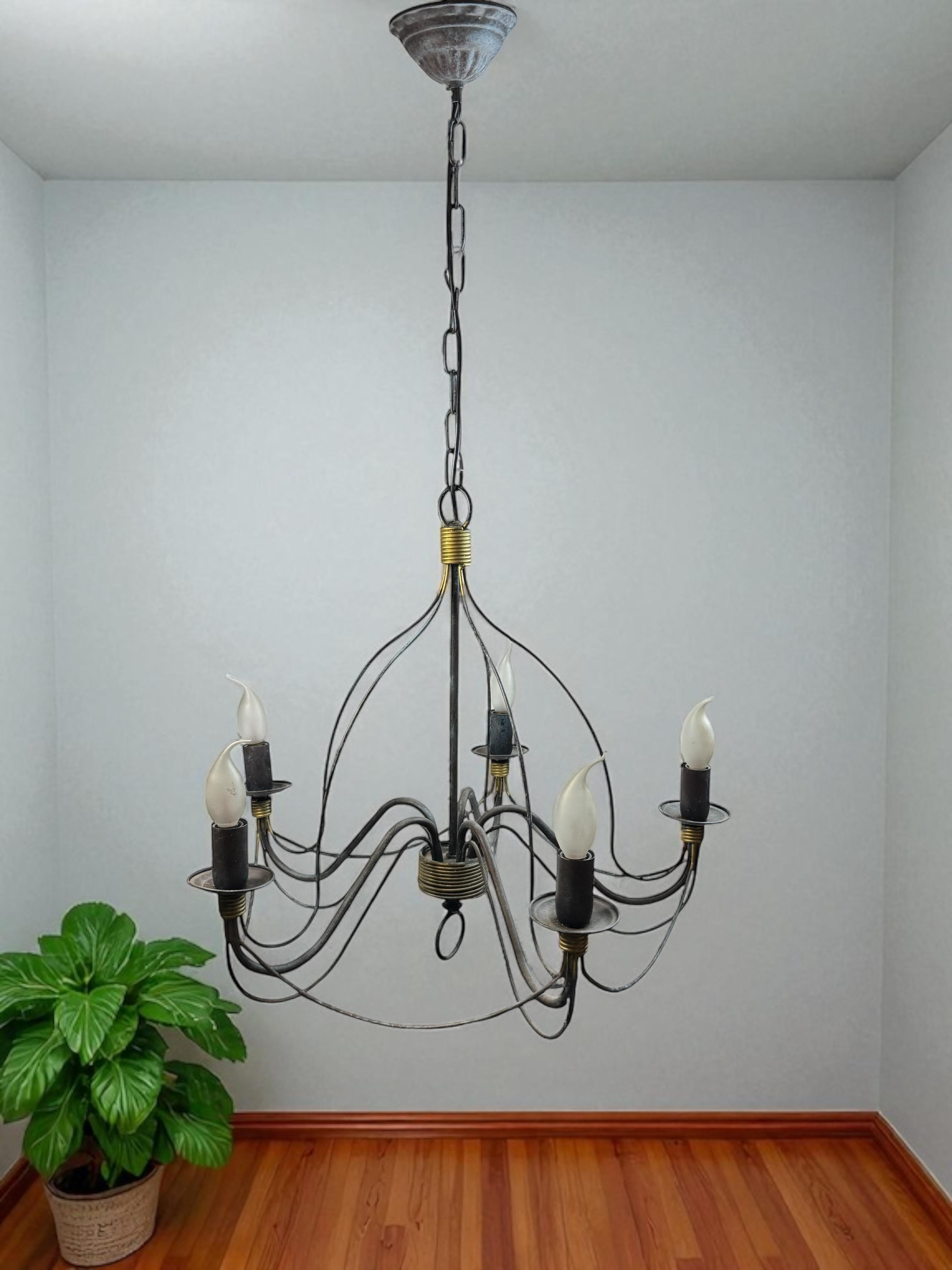 Beautiful Tole Classic Chandelier Weathered Verdigris and Gilded Metal Vintage For Sale 4