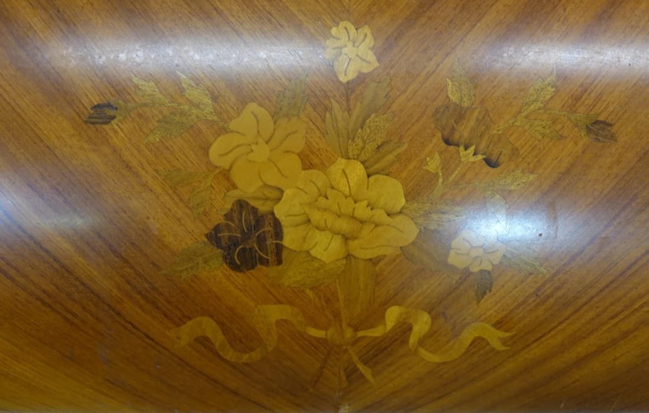 Beautiful Top Down Italian Wood Desk With Inlay In Good Condition For Sale In Newmanstown, PA