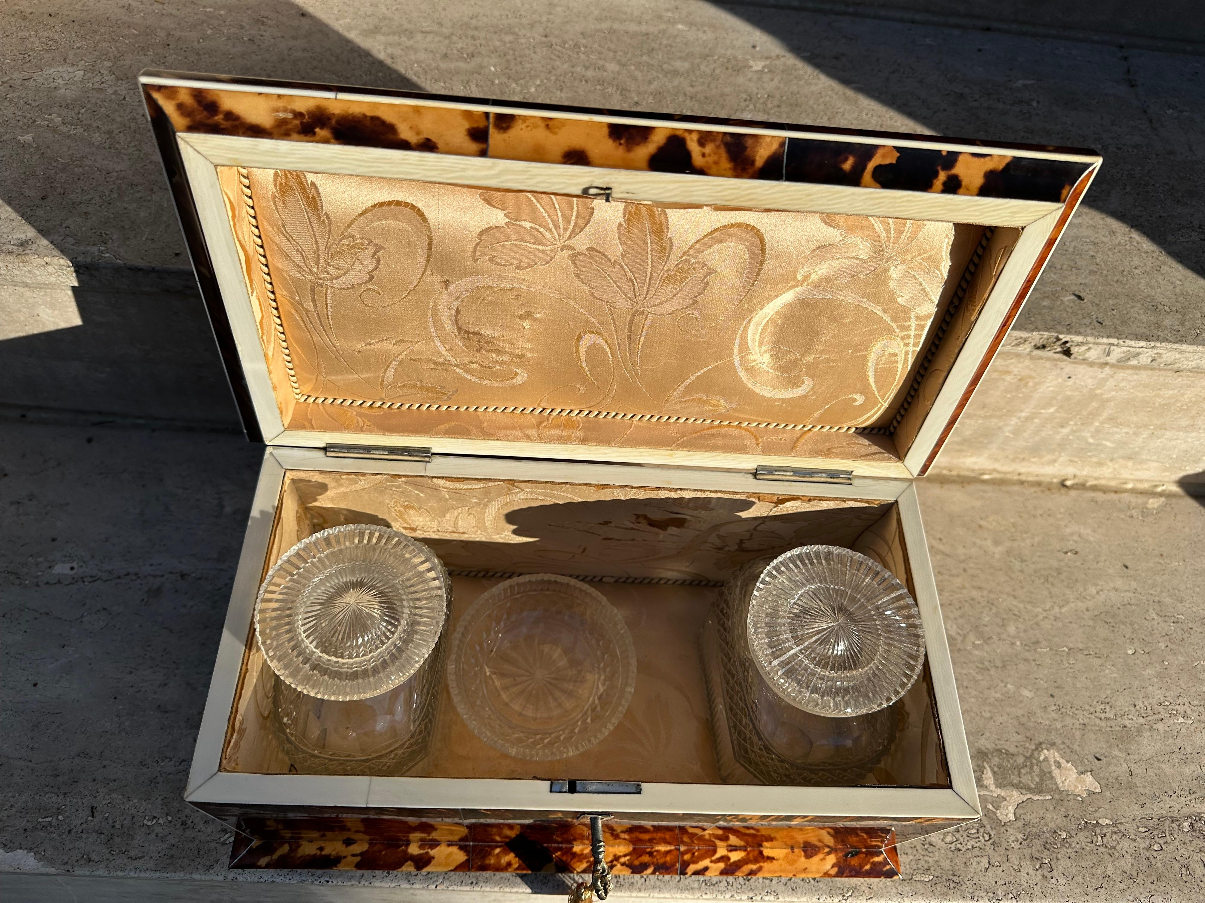 Magnifique boîte à thé en écaille de tortue Bon état - En vente à Southall, GB