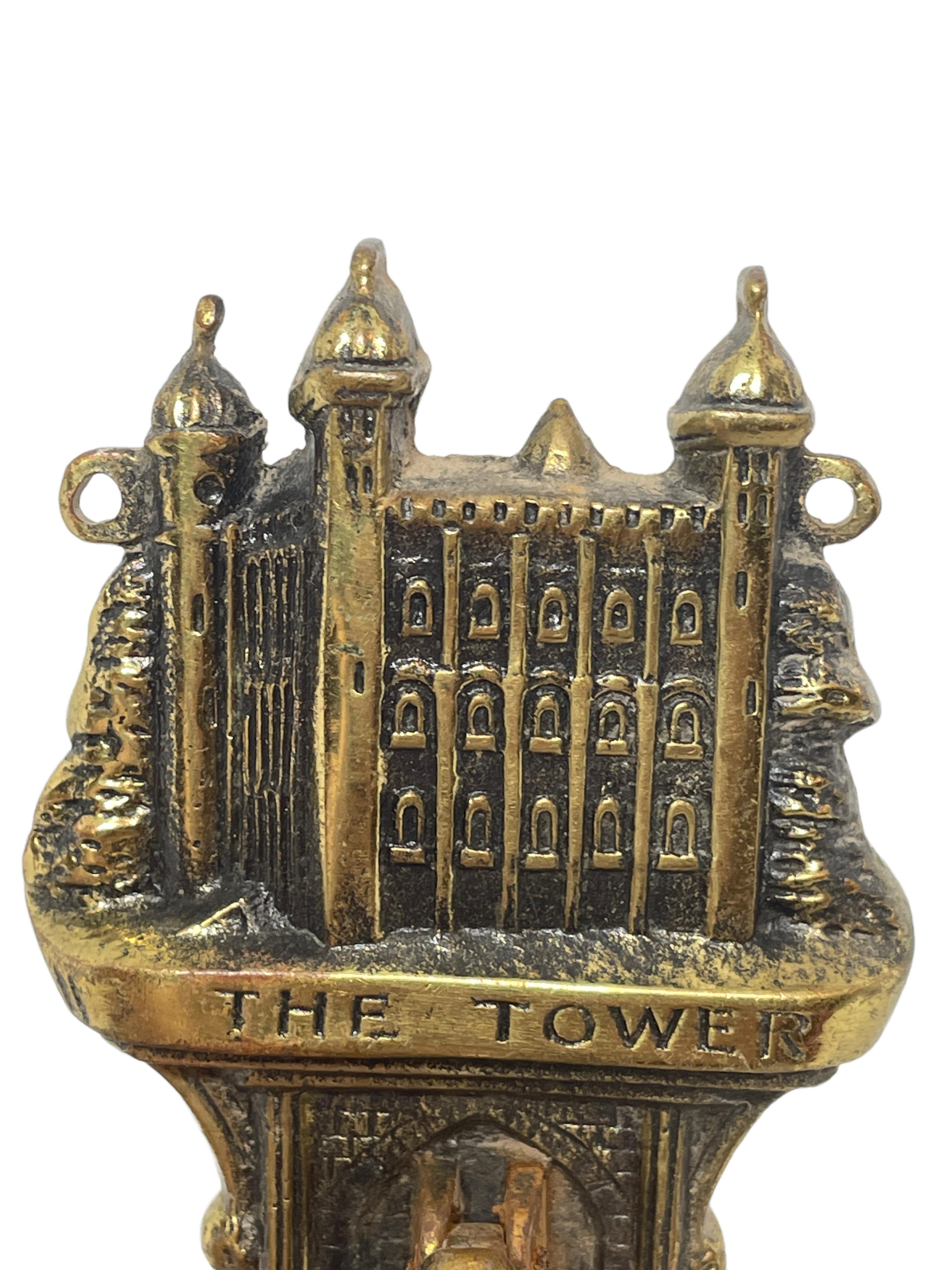 Schöner Tower of London-Türknopf aus Messing oder Bronze, England Vintage im Zustand „Gut“ im Angebot in Nuernberg, DE