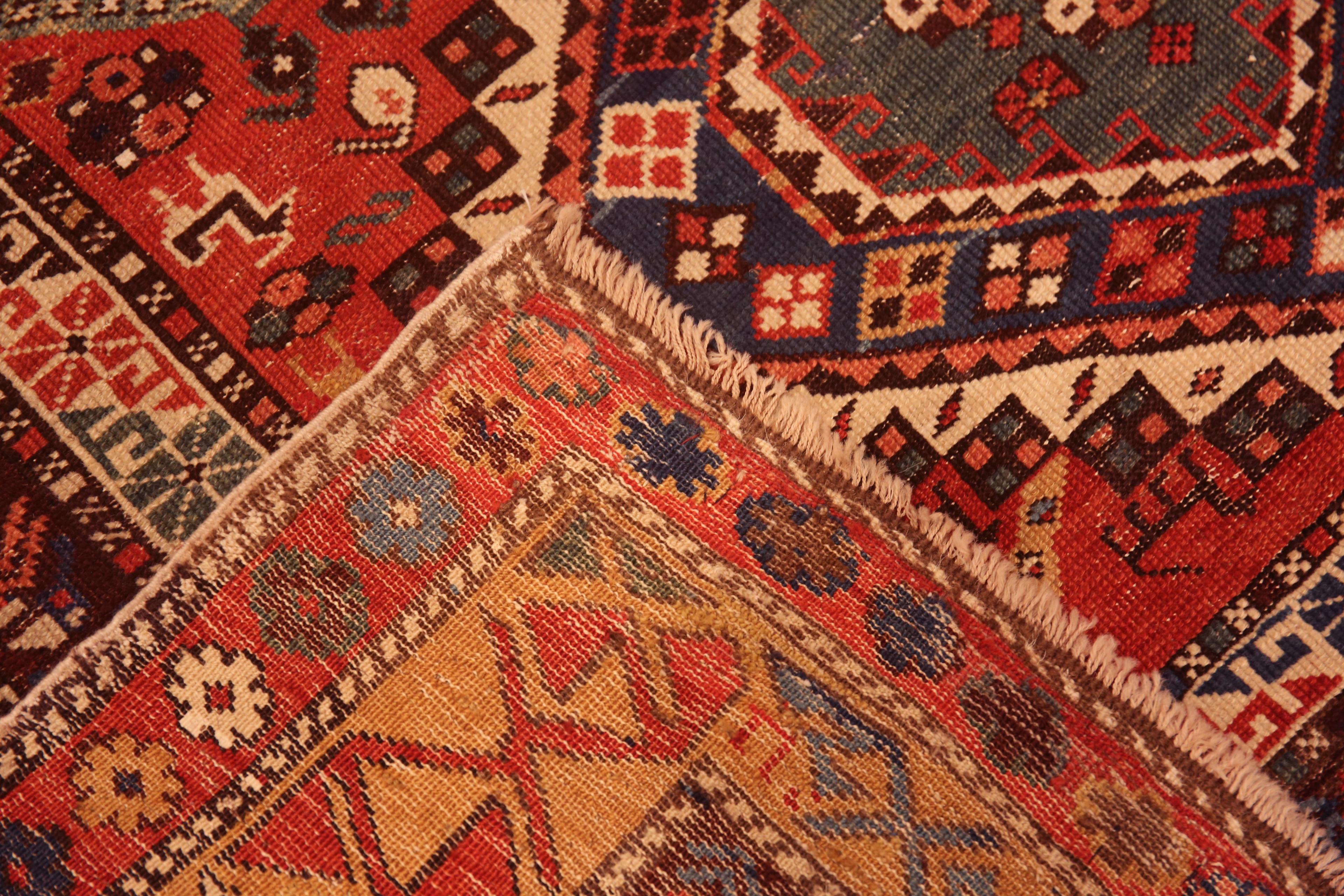 Noué à la main Magnifique tapis Shirvan caucasien rustique et tribal, d'antiquités, de 4' x 5'6