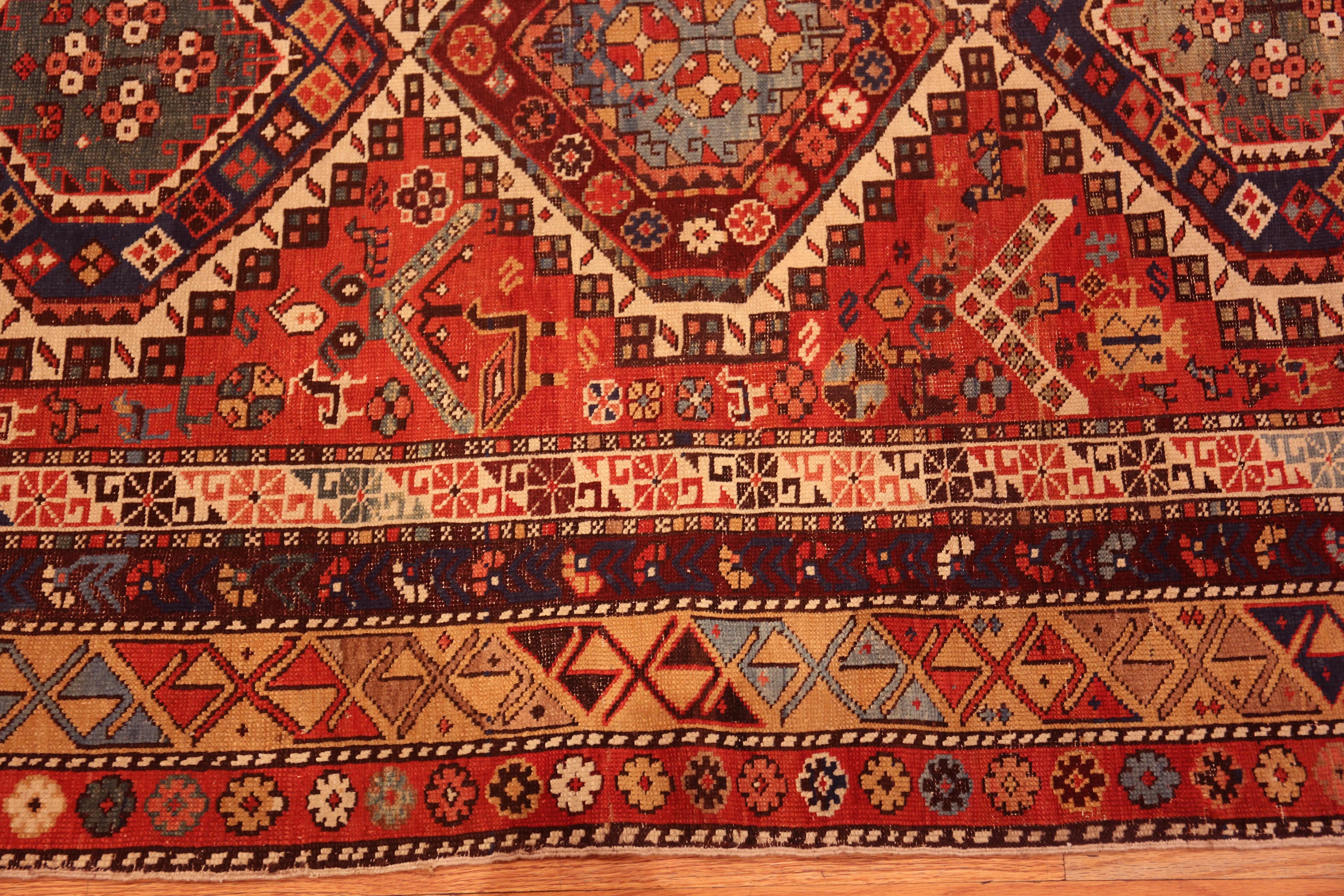 20ième siècle Magnifique tapis Shirvan caucasien rustique et tribal, d'antiquités, de 4' x 5'6