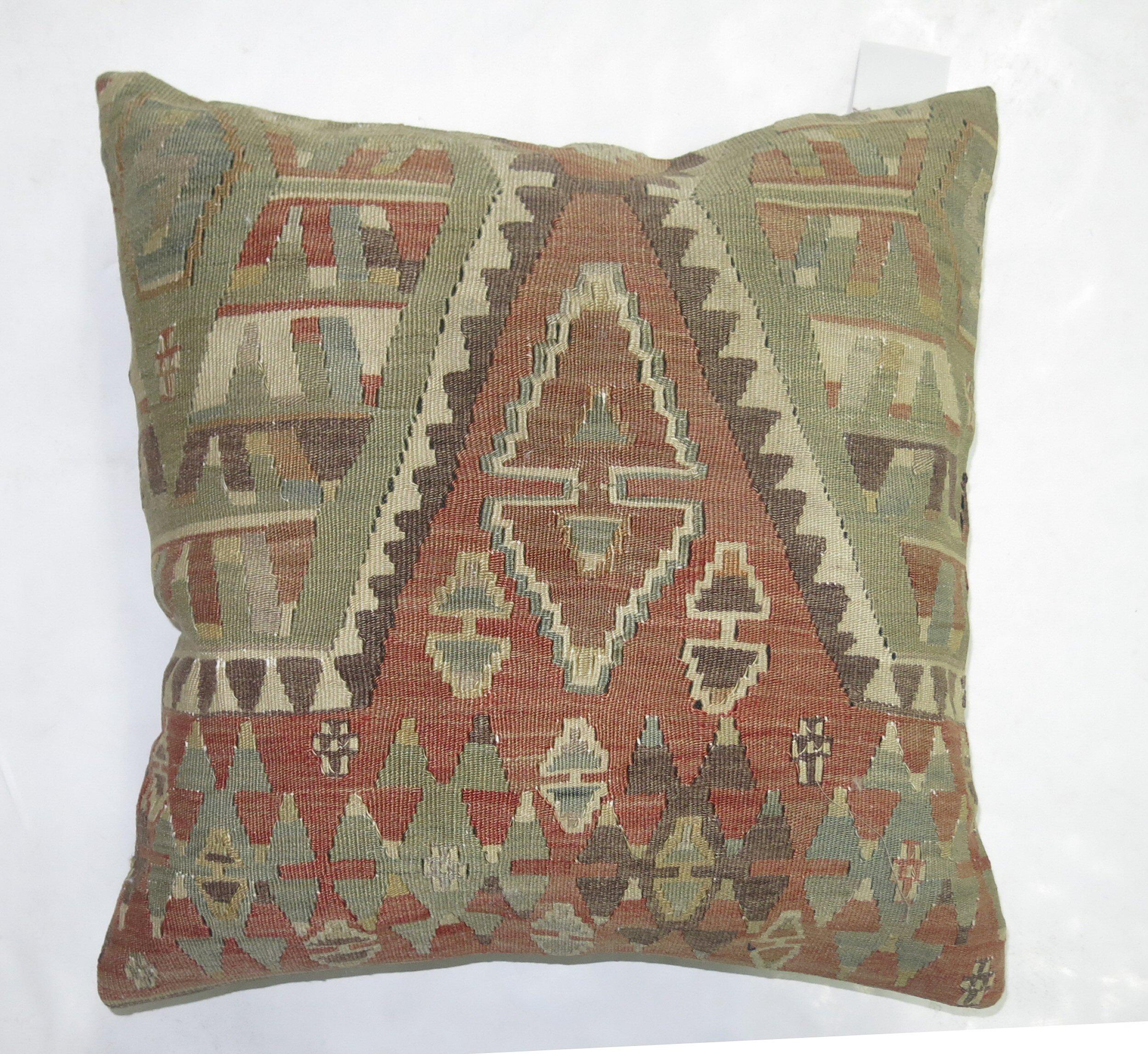 Beautiful Turkish Kilim Pillow In Good Condition For Sale In New York, NY