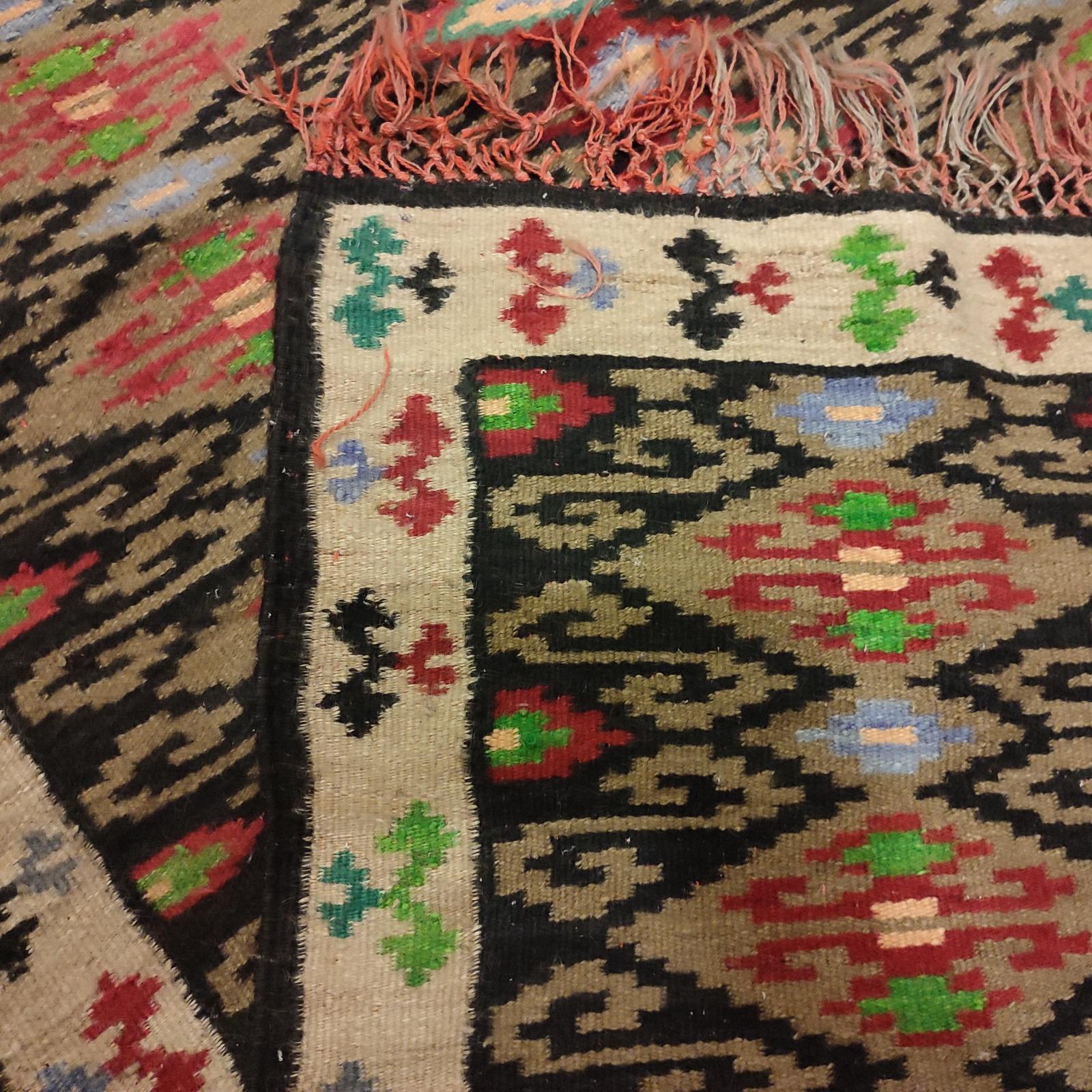 Beautiful Turkish Kilim Rug Antique of the 1940s, Tribal Rug For Sale 3