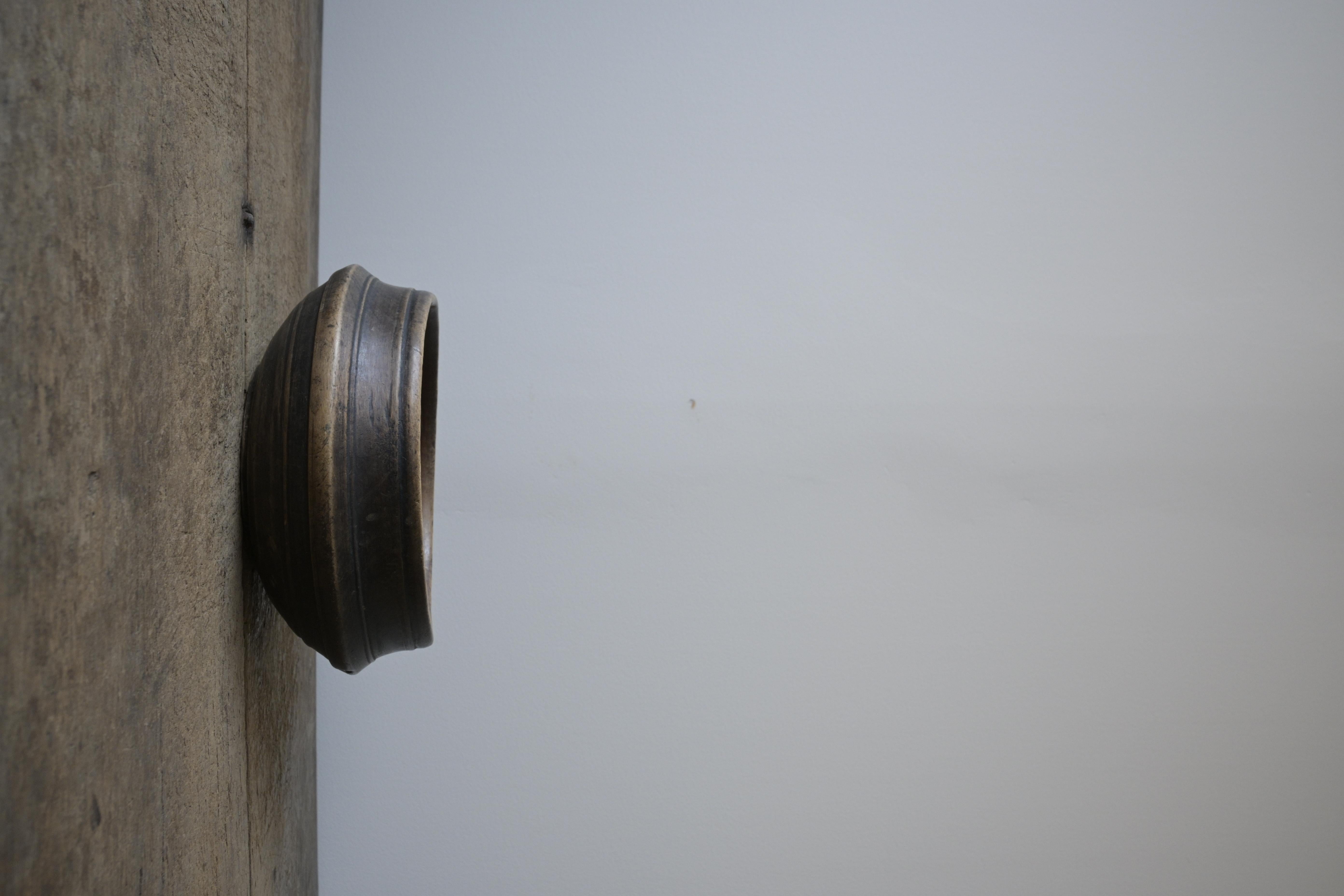 Precioso cuenco torneado de madera de abedul
de Bohuslän, Suecia, hacia 1750

Gran pátina y una forma intemporal.

Altura: 9,5 cm/3,7 pulgadas
Diámetro: 23 cm/9 pulgadas