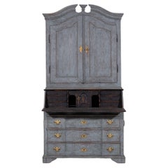 Beautiful two-part bureau, 18th C.