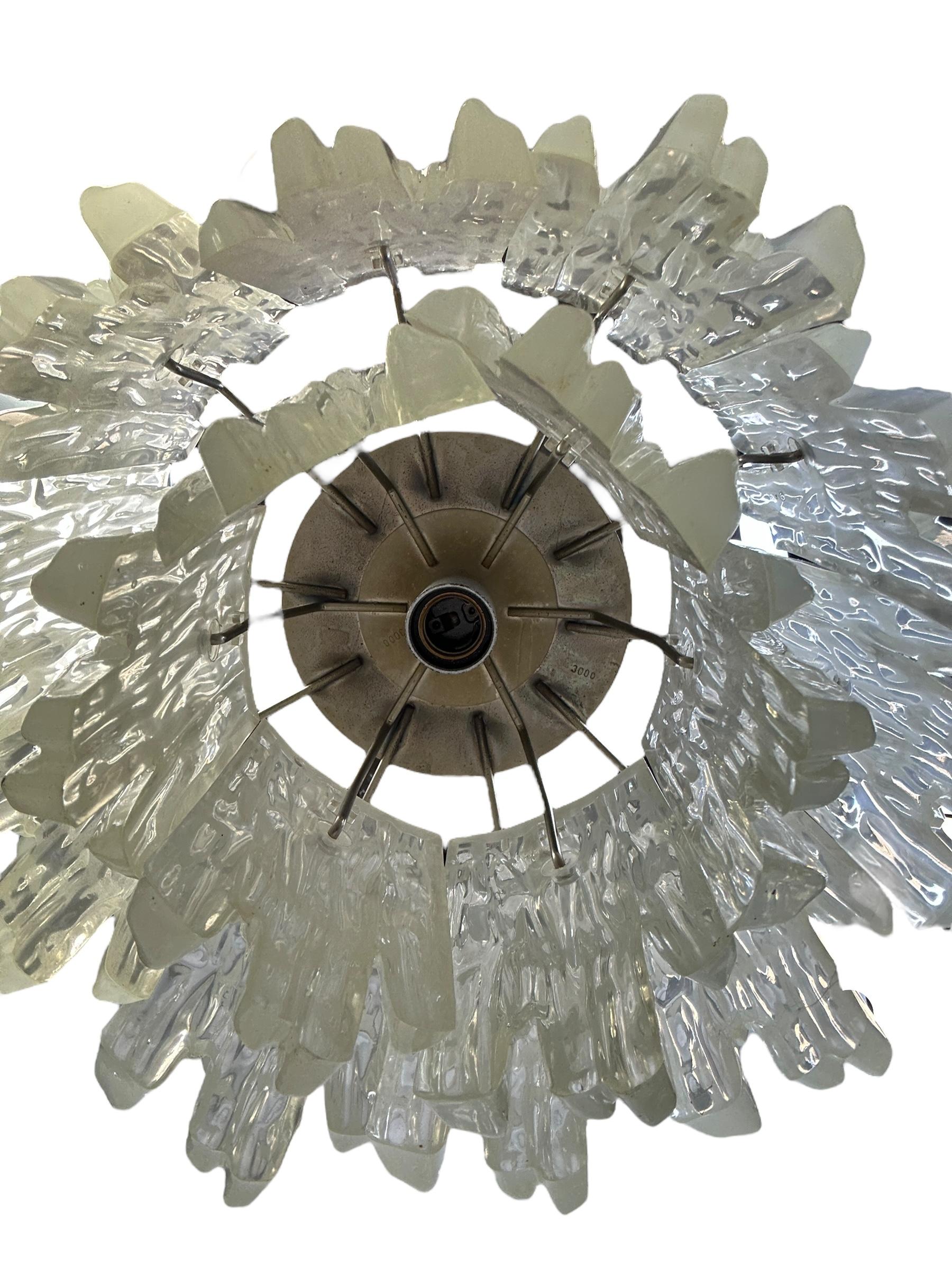 Magnifique lustre suspendu Kalmar en verre glacé Lucite à deux niveaux, Autriche, années 1960 en vente 1