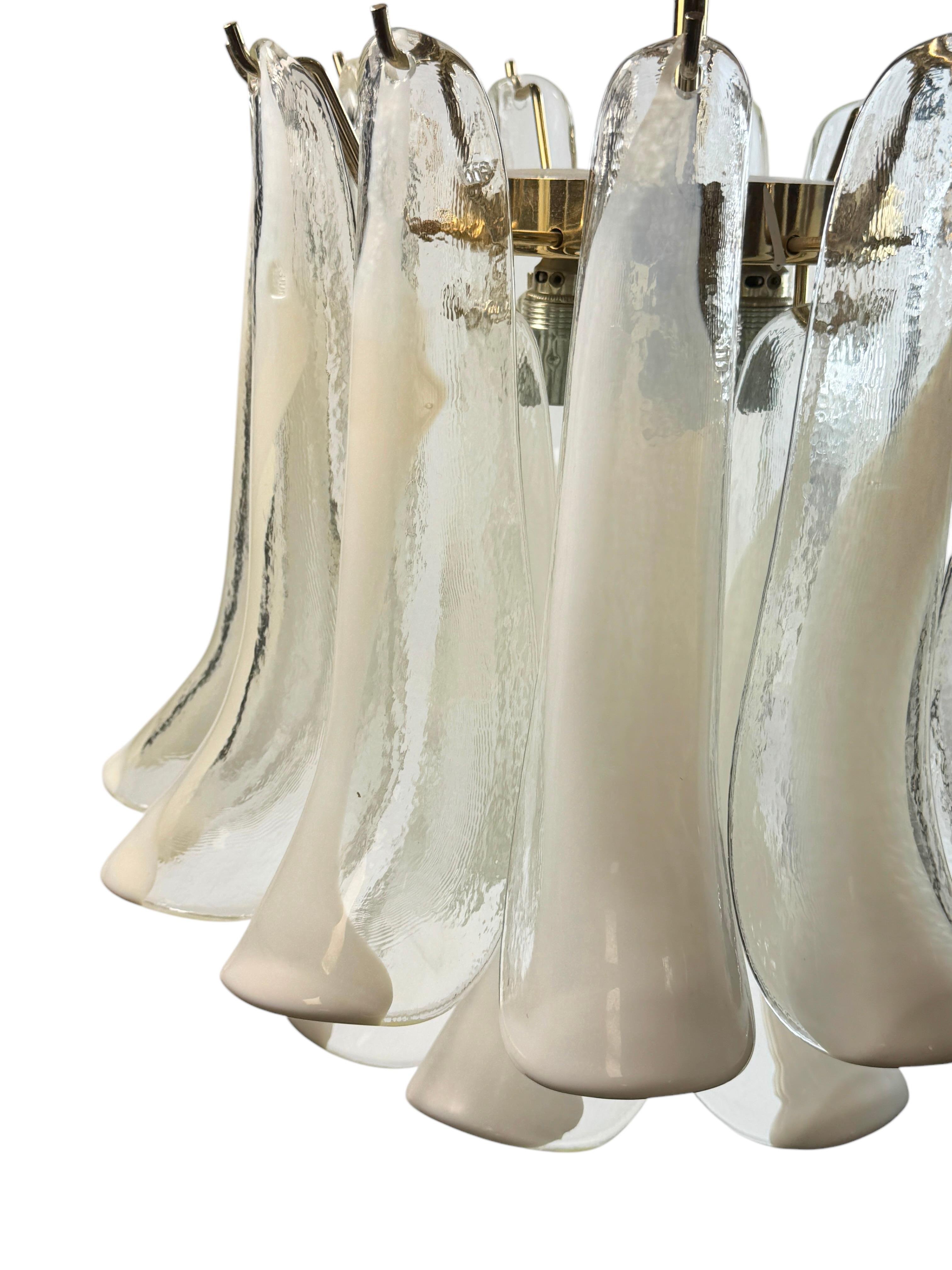 Bellissimo lampadario a due piani con petali in vetro di Murano, anni '70 In condizioni buone in vendita a Nuernberg, DE