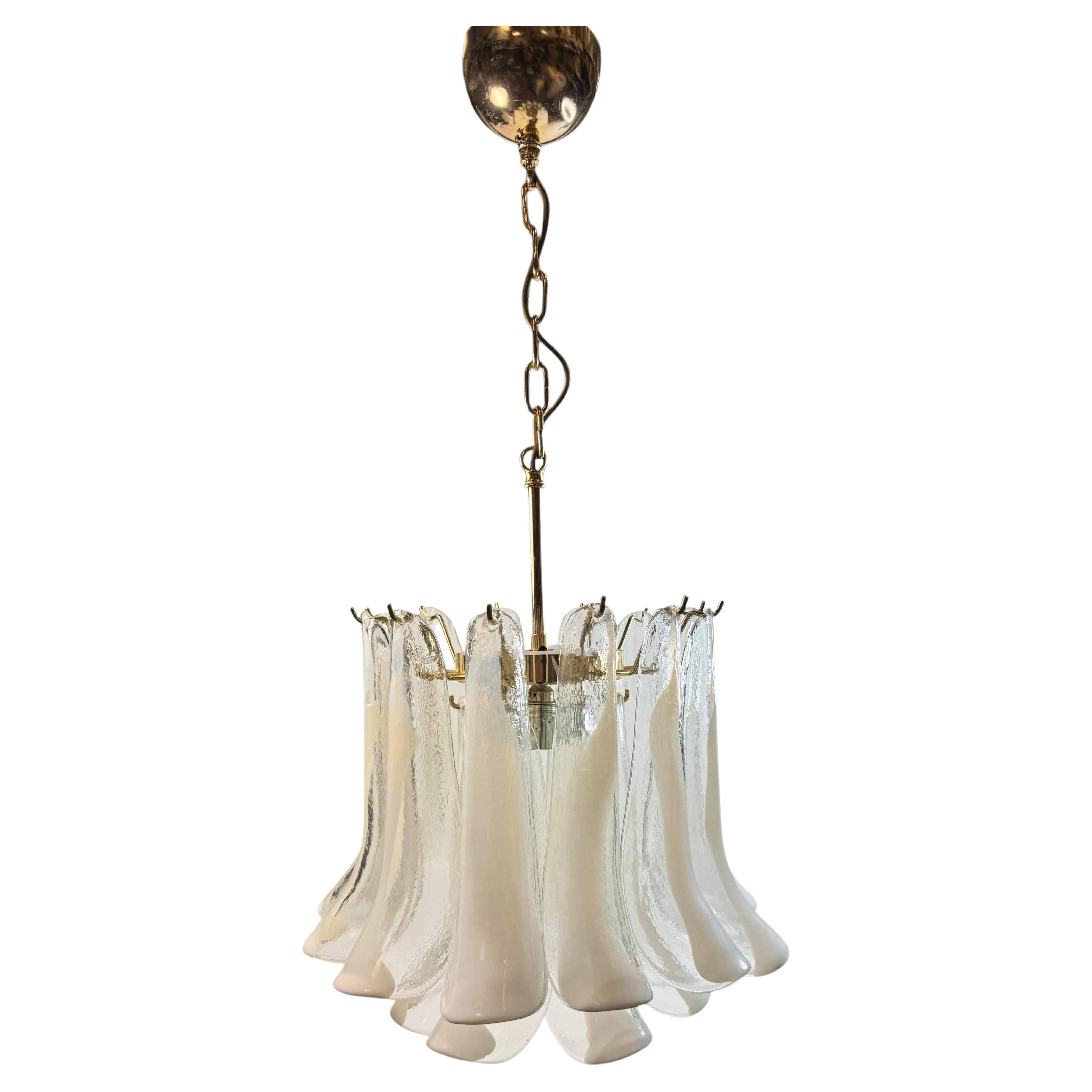 Bellissimo lampadario a due piani con petali in vetro di Murano, anni '70