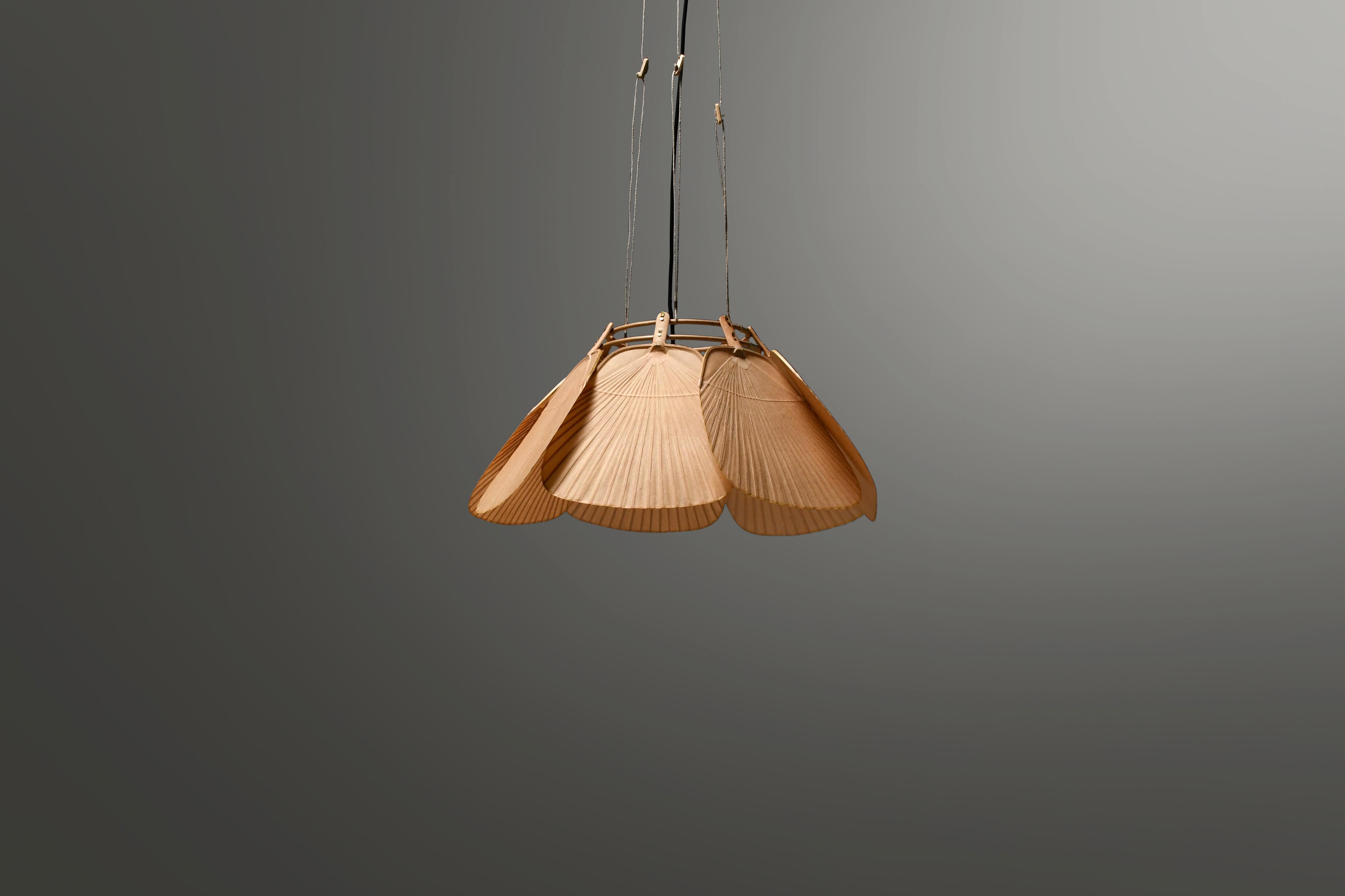 Beautiful Uchiwa ‘Ju Yon’ Chandelier by Ingo Maurer, Germany, 1970s In Excellent Condition For Sale In Echt, NL