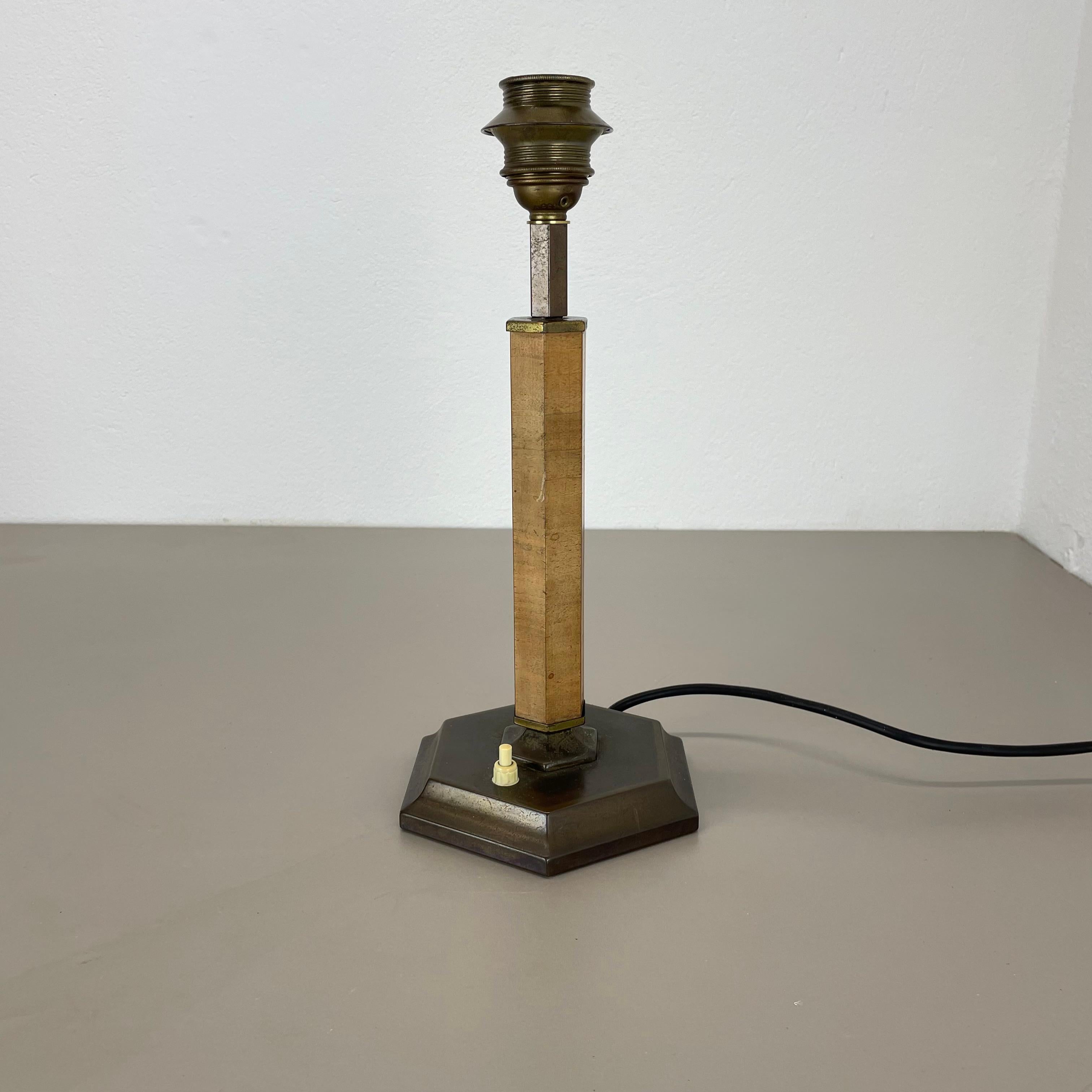  Beautiful unique art deco brass and wood table light, Germany 1930s In Distressed Condition For Sale In Kirchlengern, DE