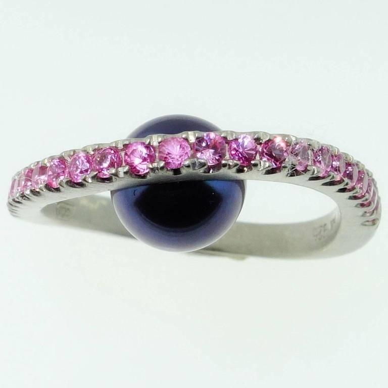 Round Cut Beautiful Unique Black Pearl and Pink Sapphire Runway Ring For Sale