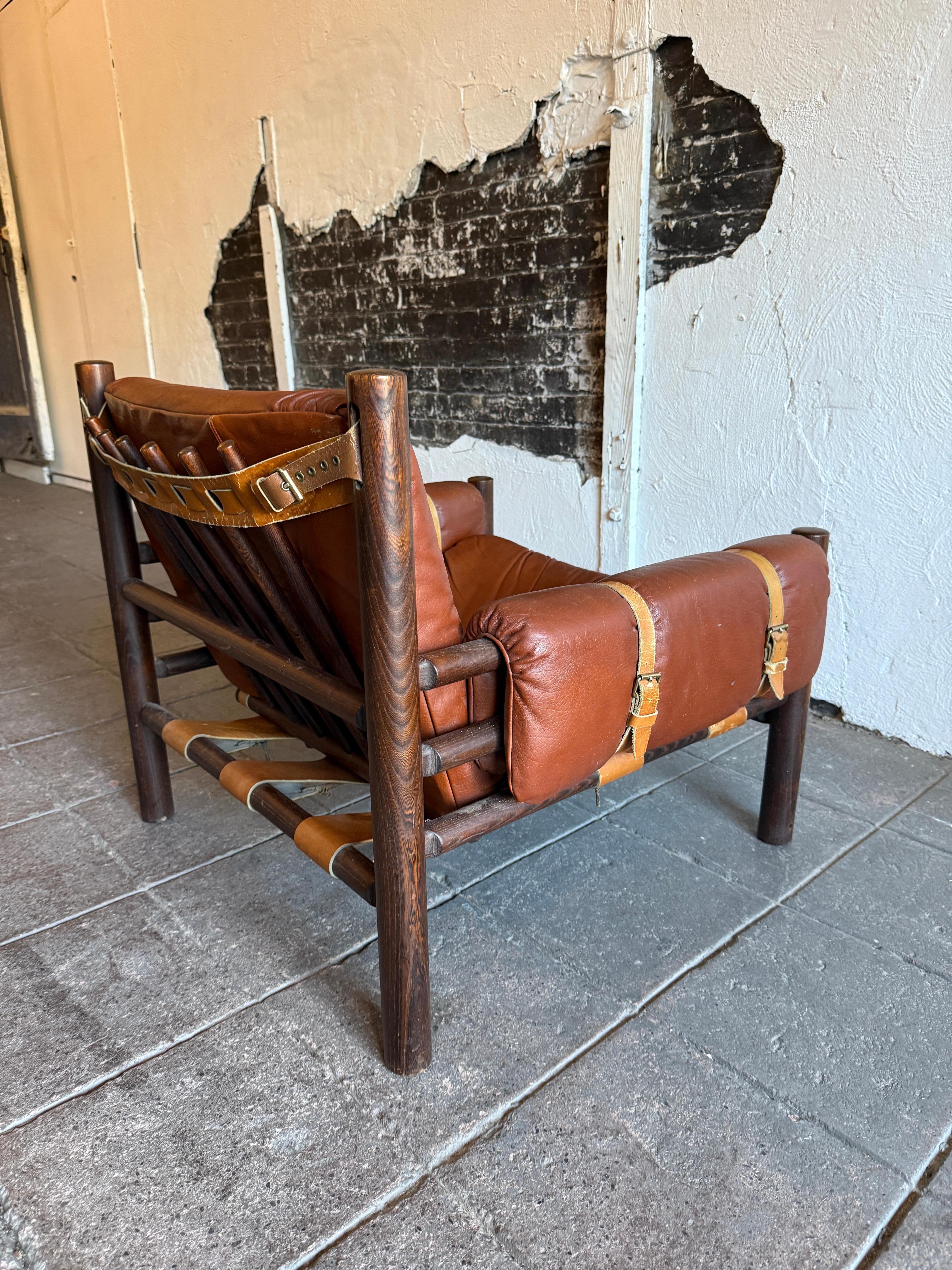 Bellissima sedia safari in pelle con imbragatura bassa di metà secolo di Bruksbo In condizioni buone in vendita a Brooklyn, NY