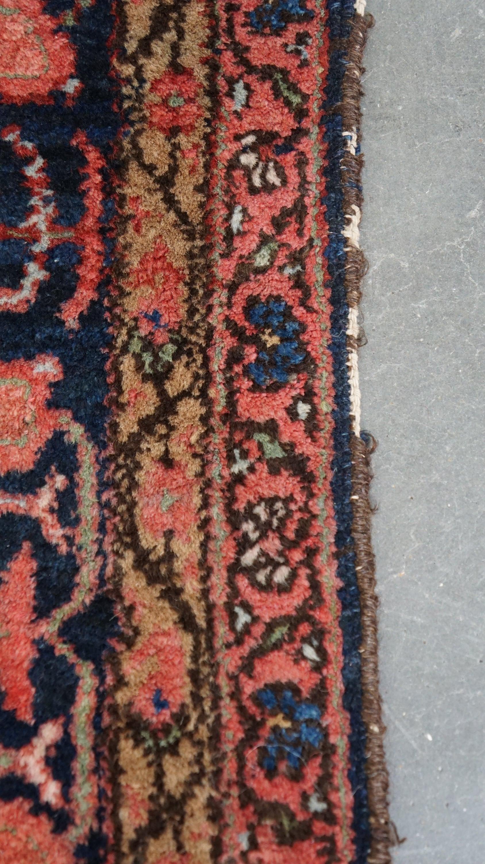 Beautiful, unique, old and colorful vintage oriental rug 145x110cm For Sale 2