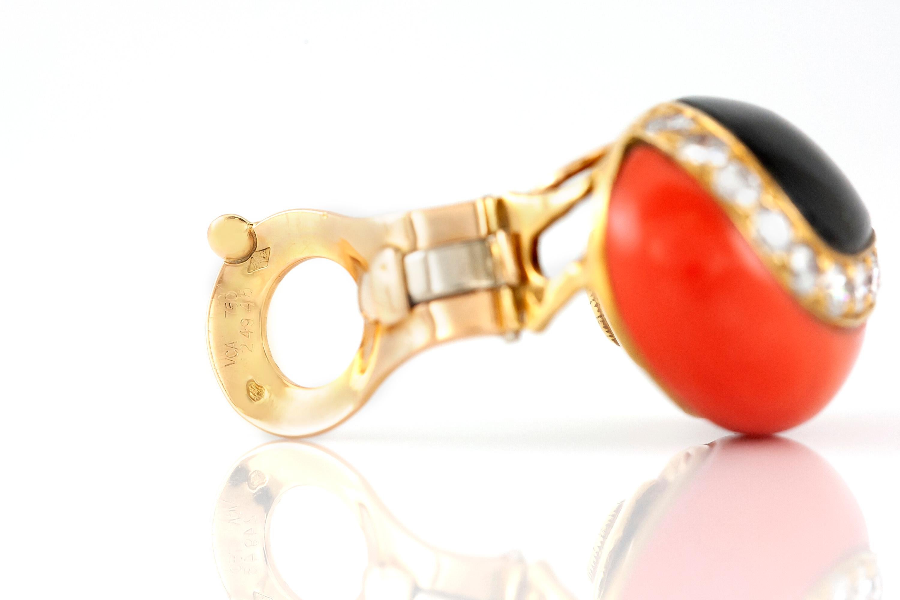 Beautiful Van Cleef & Arpels Set Coral Onyx Diamonds Earrings, Bracelet and Ring For Sale 5