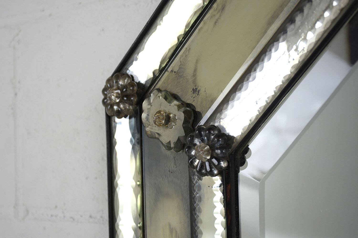 Belle Époque Beautiful Venetian-Style Etching Octagonal Mirror