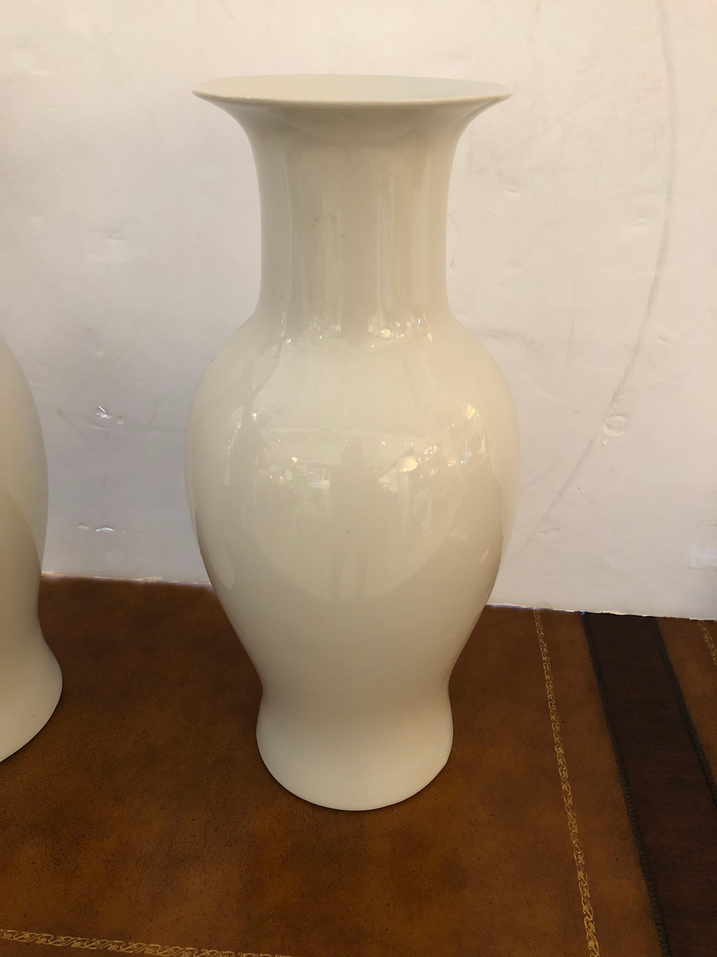 blanc de chine vase