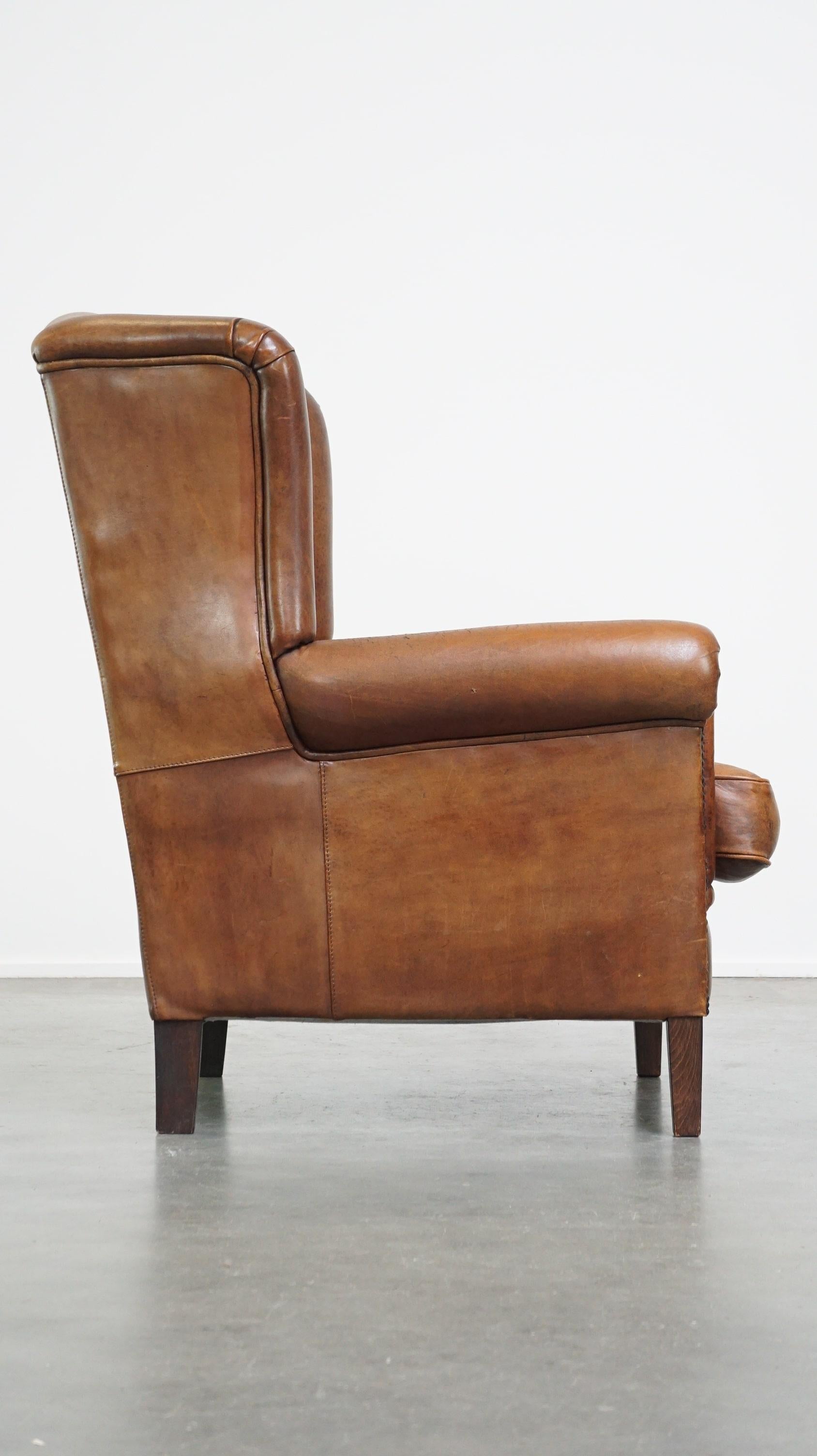 Fait main Magnifique et très confortable chaise à oreilles en peau de mouton de couleur cognac en vente