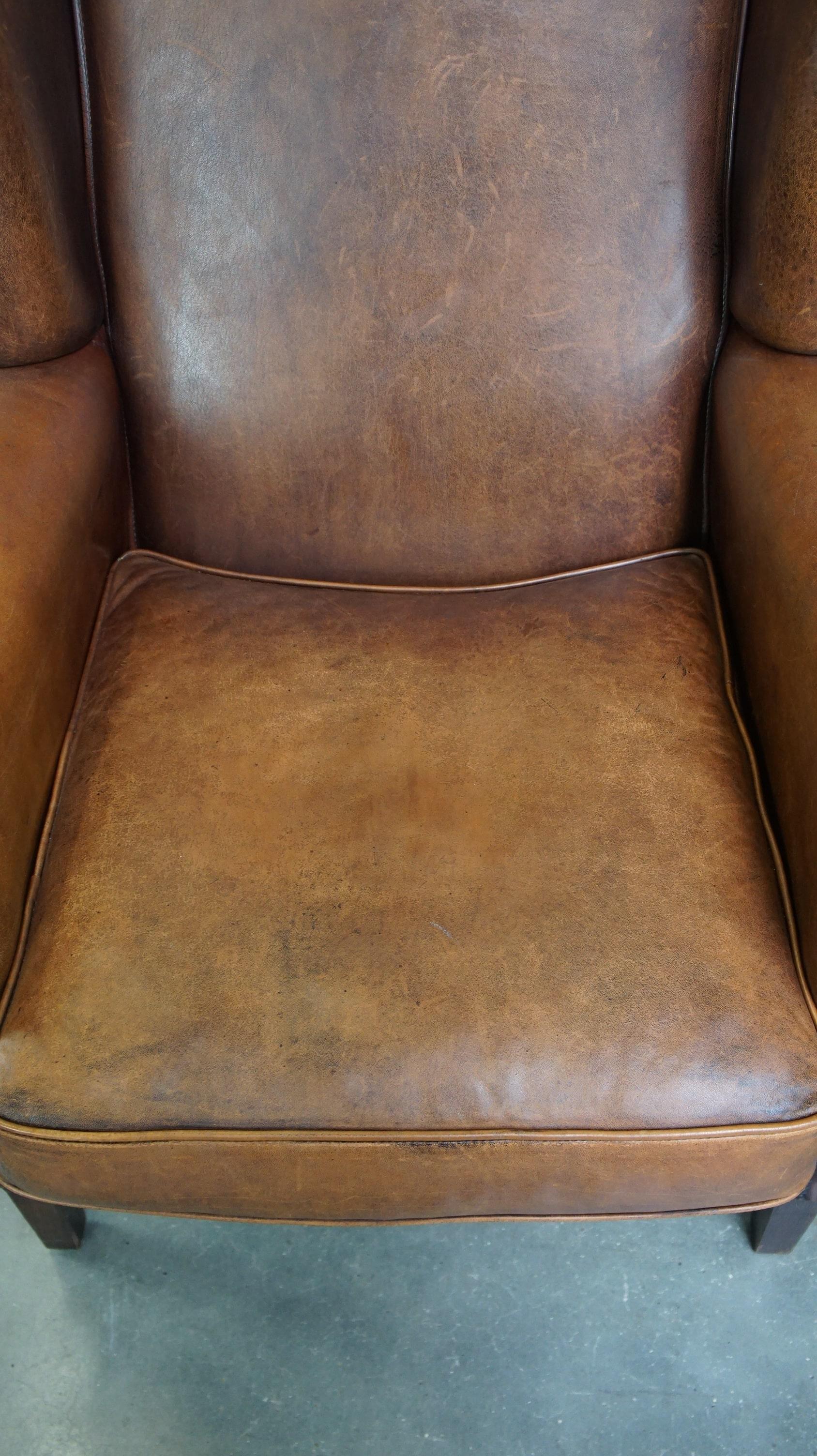 Cuir Magnifique et très confortable chaise à oreilles en peau de mouton de couleur cognac en vente