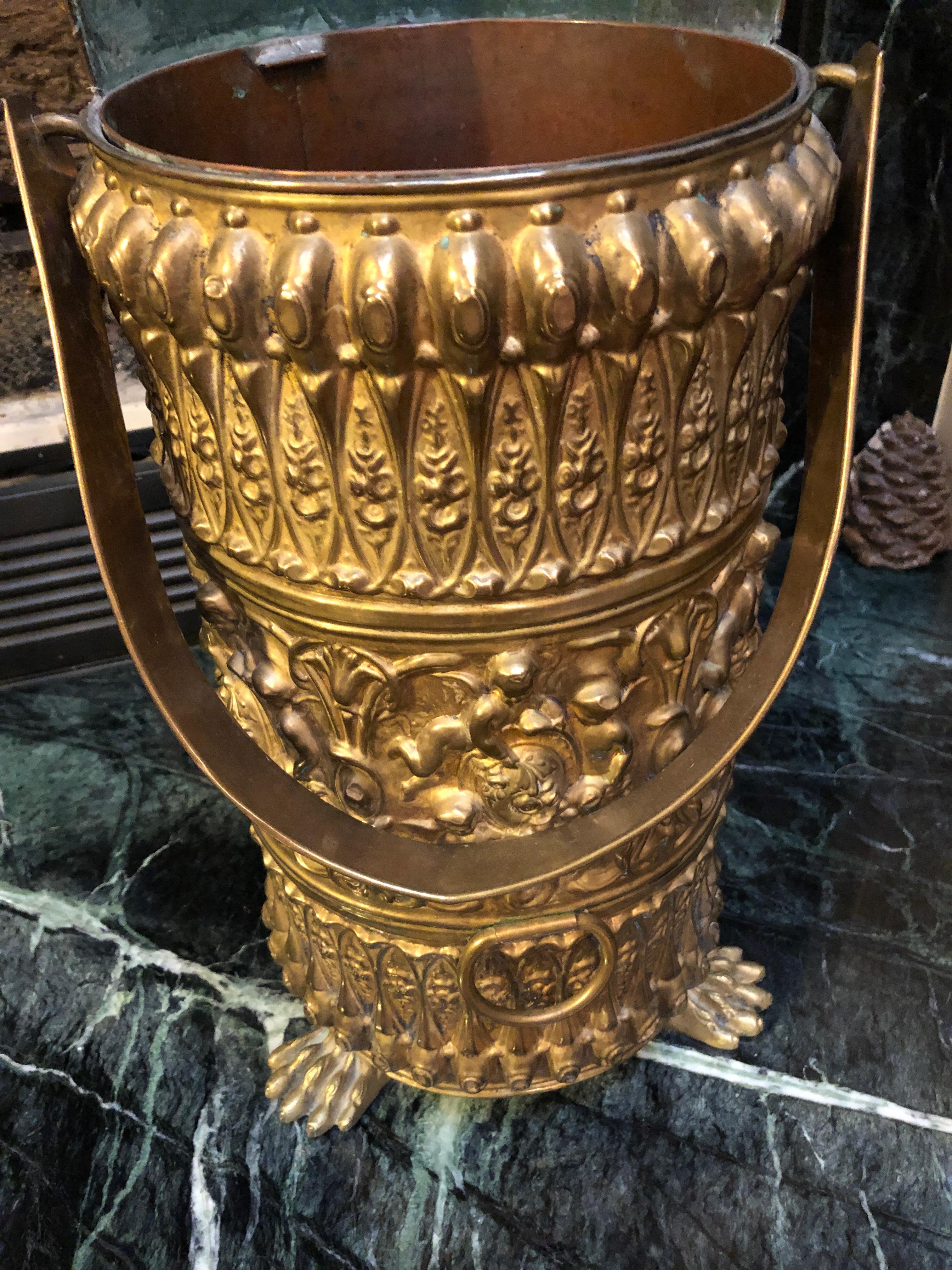 Beautiful Very Detailed Victorian Brass and Copper Coal Scuttle In Good Condition For Sale In Hopewell, NJ