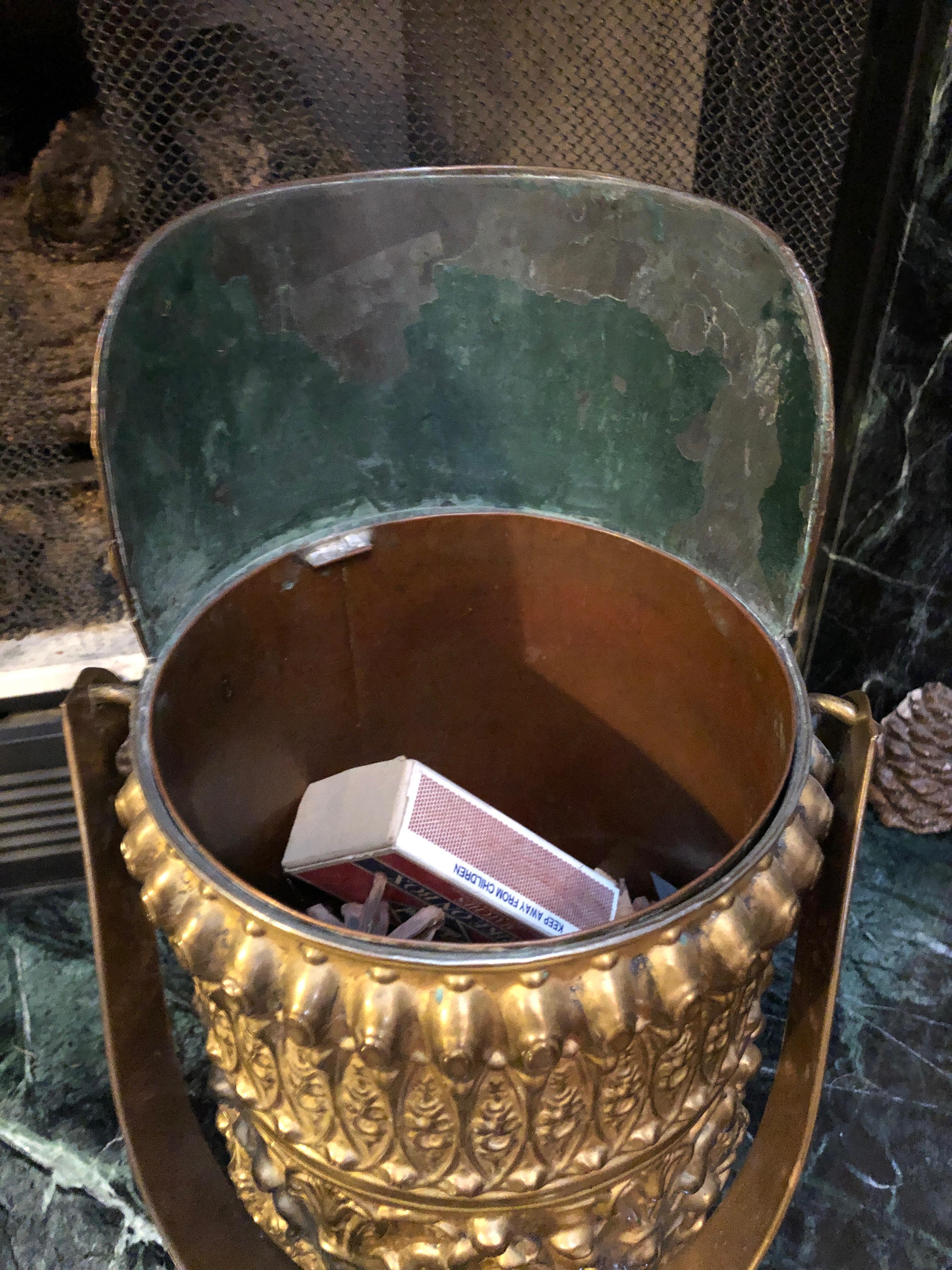 Hermoso escusón victoriano de latón y cobre muy detallado Mediados del siglo XIX en venta