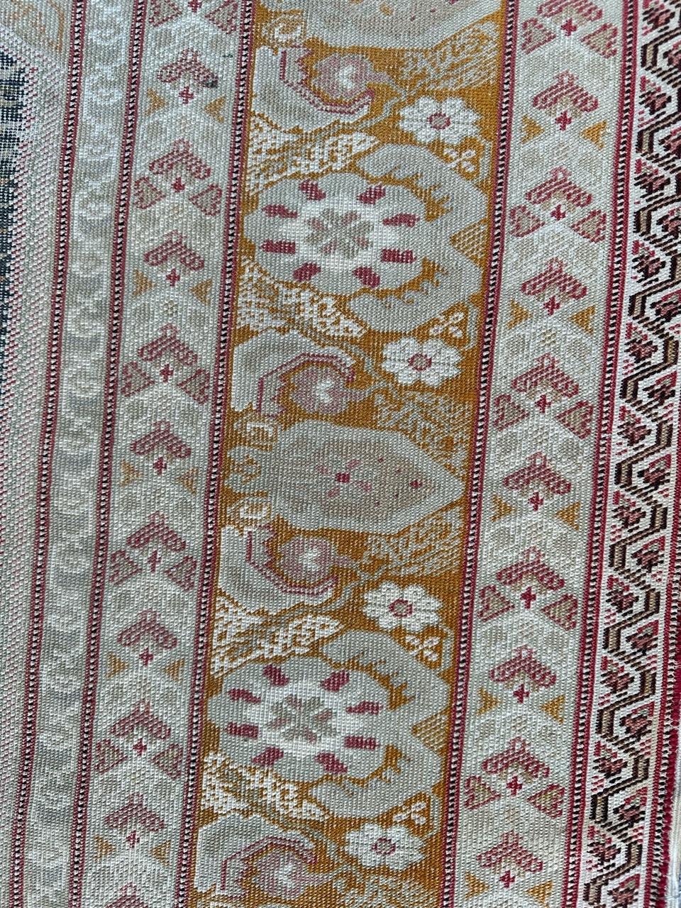 Schöner sehr feiner antiker türkischer Yordes-Teppich in Notlage im Angebot 5