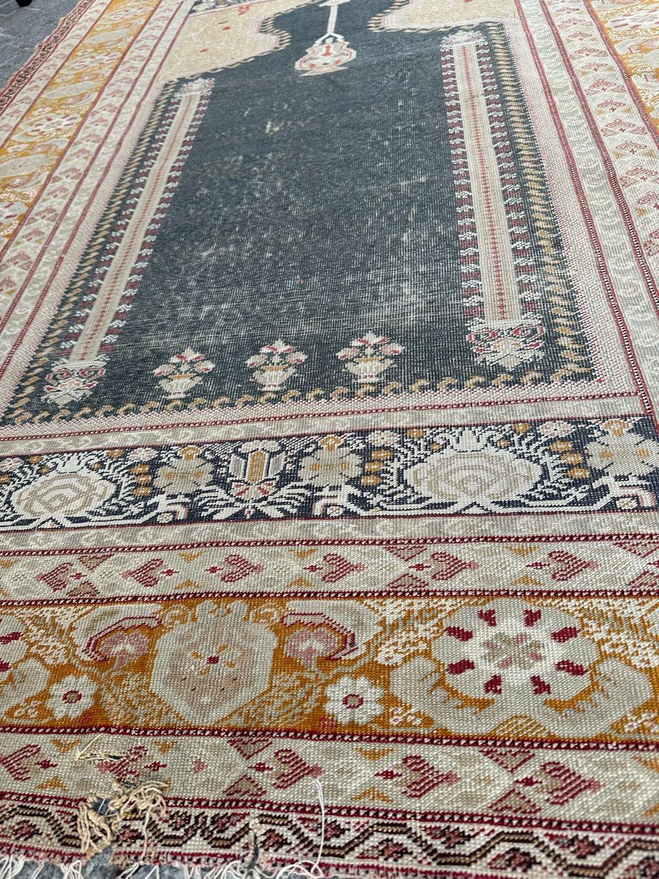 Schöner sehr feiner antiker türkischer Yordes-Teppich in Notlage im Angebot 9