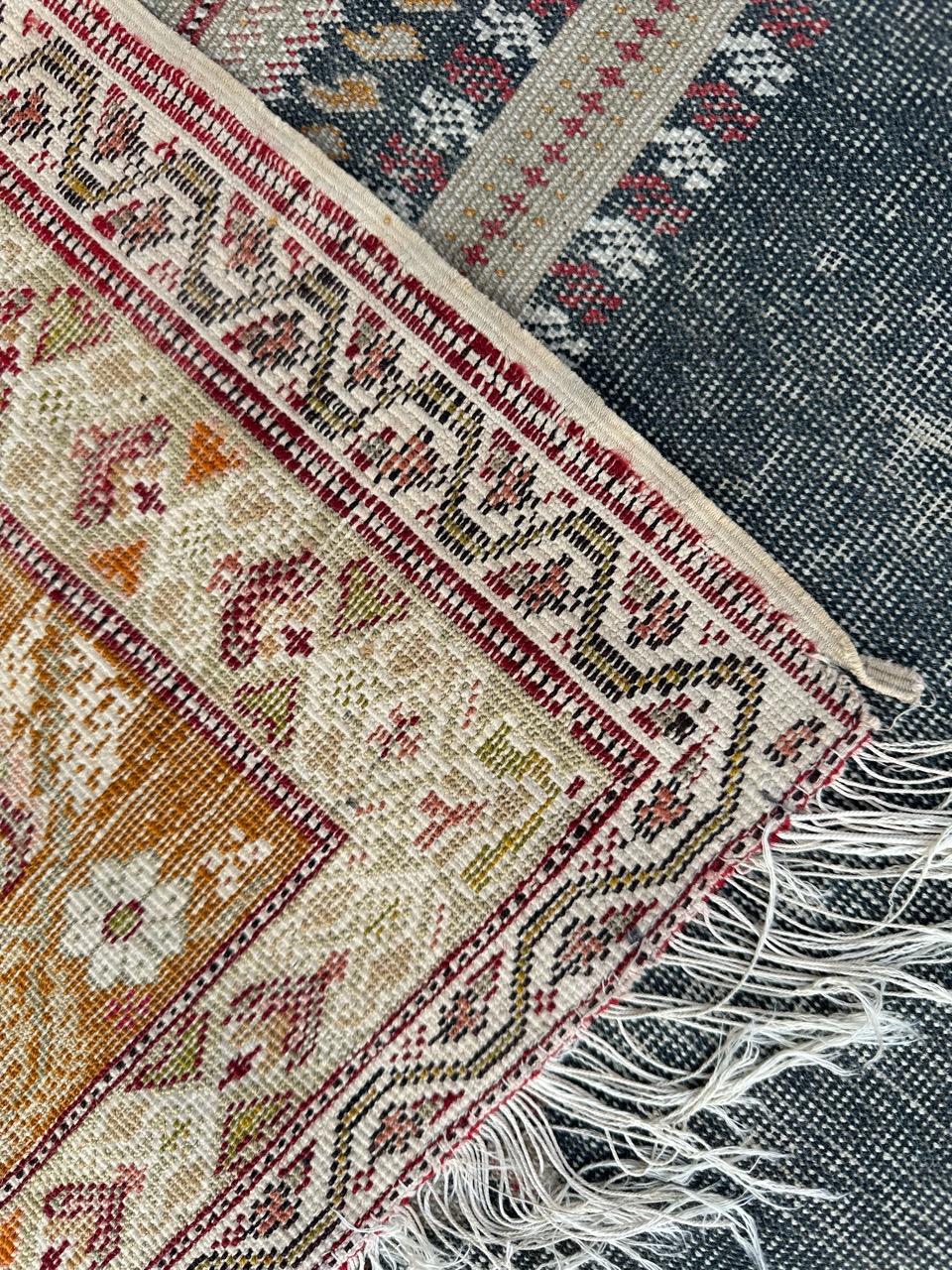Schöner sehr feiner antiker türkischer Yordes-Teppich in Notlage im Angebot 12