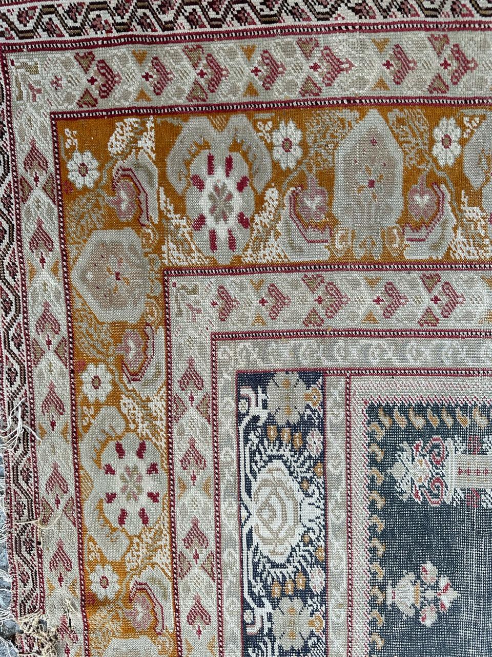 Schöner sehr feiner antiker türkischer Yordes-Teppich in Notlage (19. Jahrhundert) im Angebot