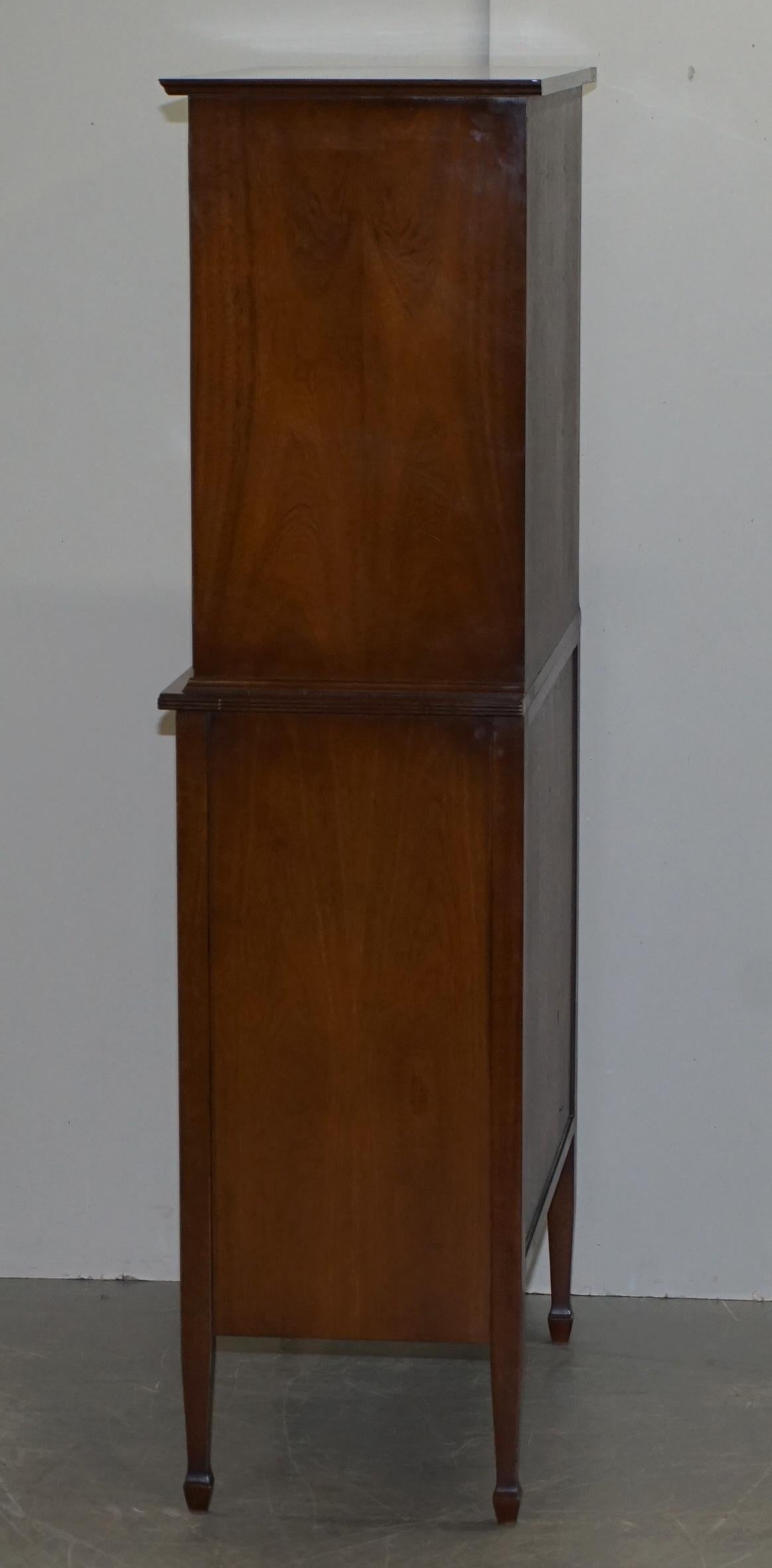 Beautiful Very Fine Sheratin Revival Flamed Hardwood  & Satinwood Drinks Cabinet For Sale 4