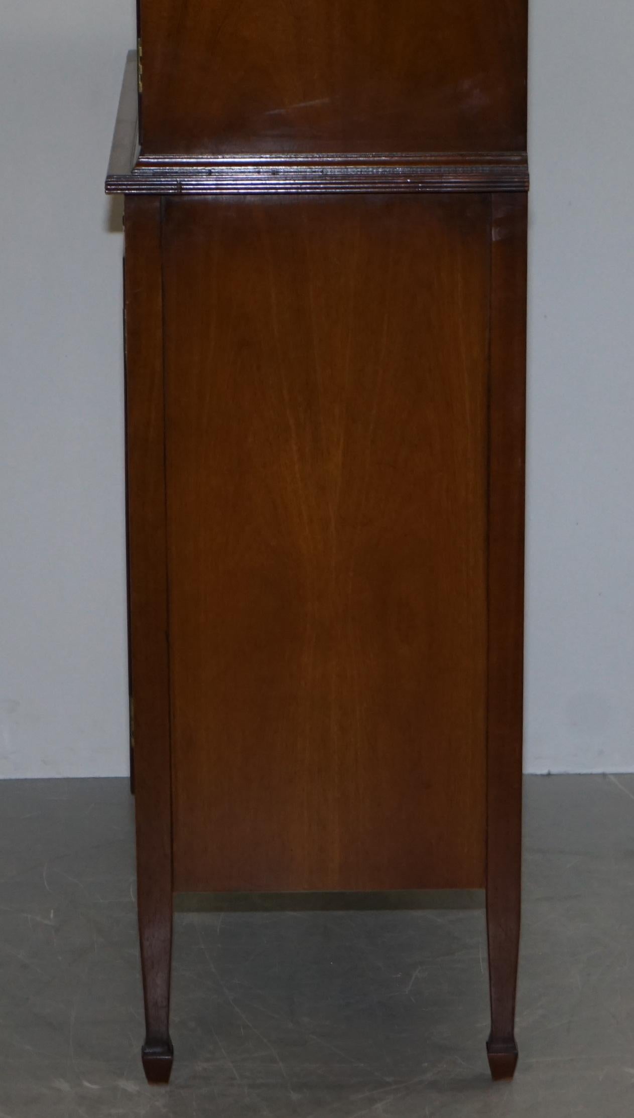 Beautiful Very Fine Sheratin Revival Flamed Hardwood  & Satinwood Drinks Cabinet For Sale 5