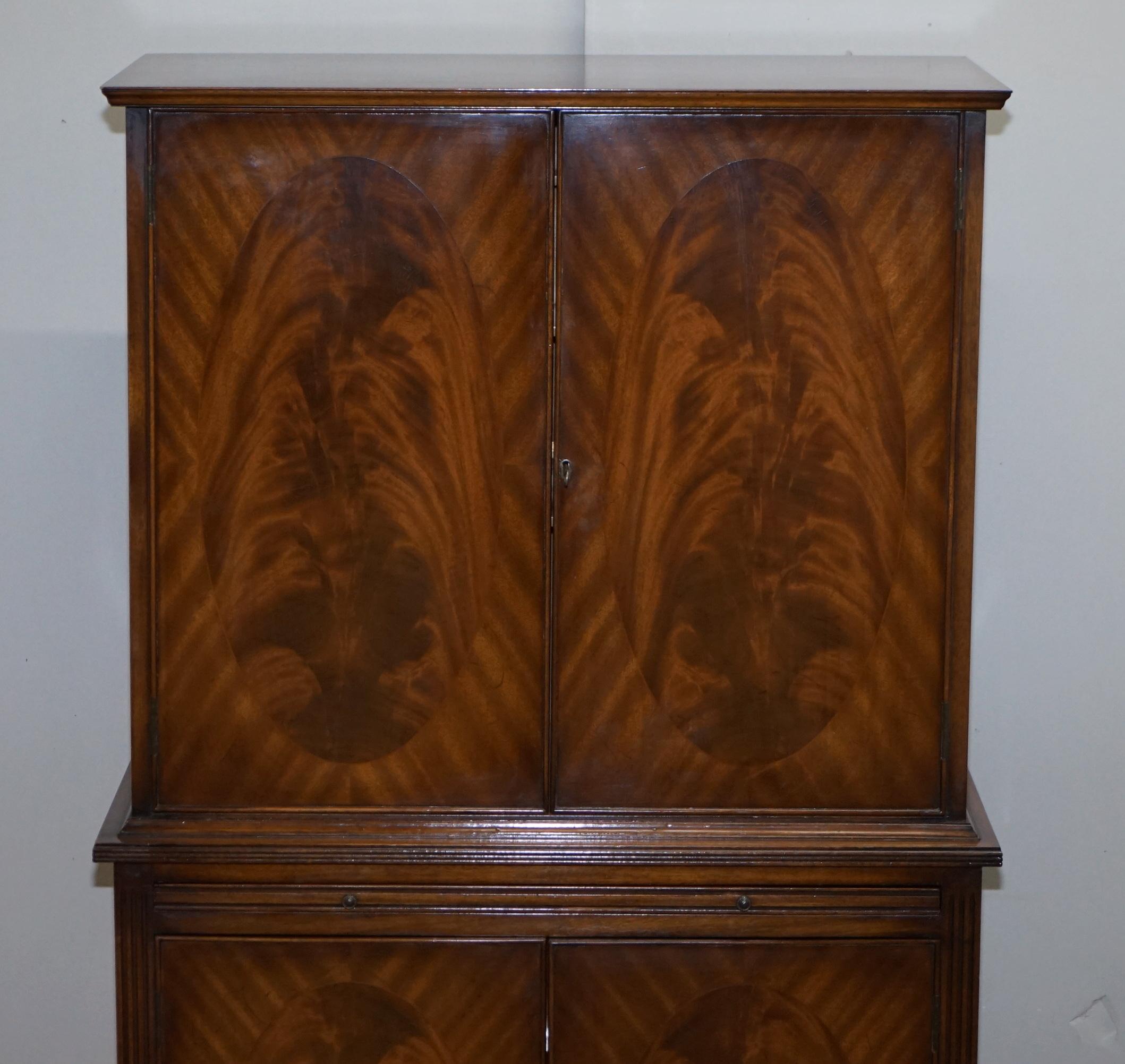 Sheraton Beautiful Very Fine Sheratin Revival Flamed Hardwood  & Satinwood Drinks Cabinet For Sale