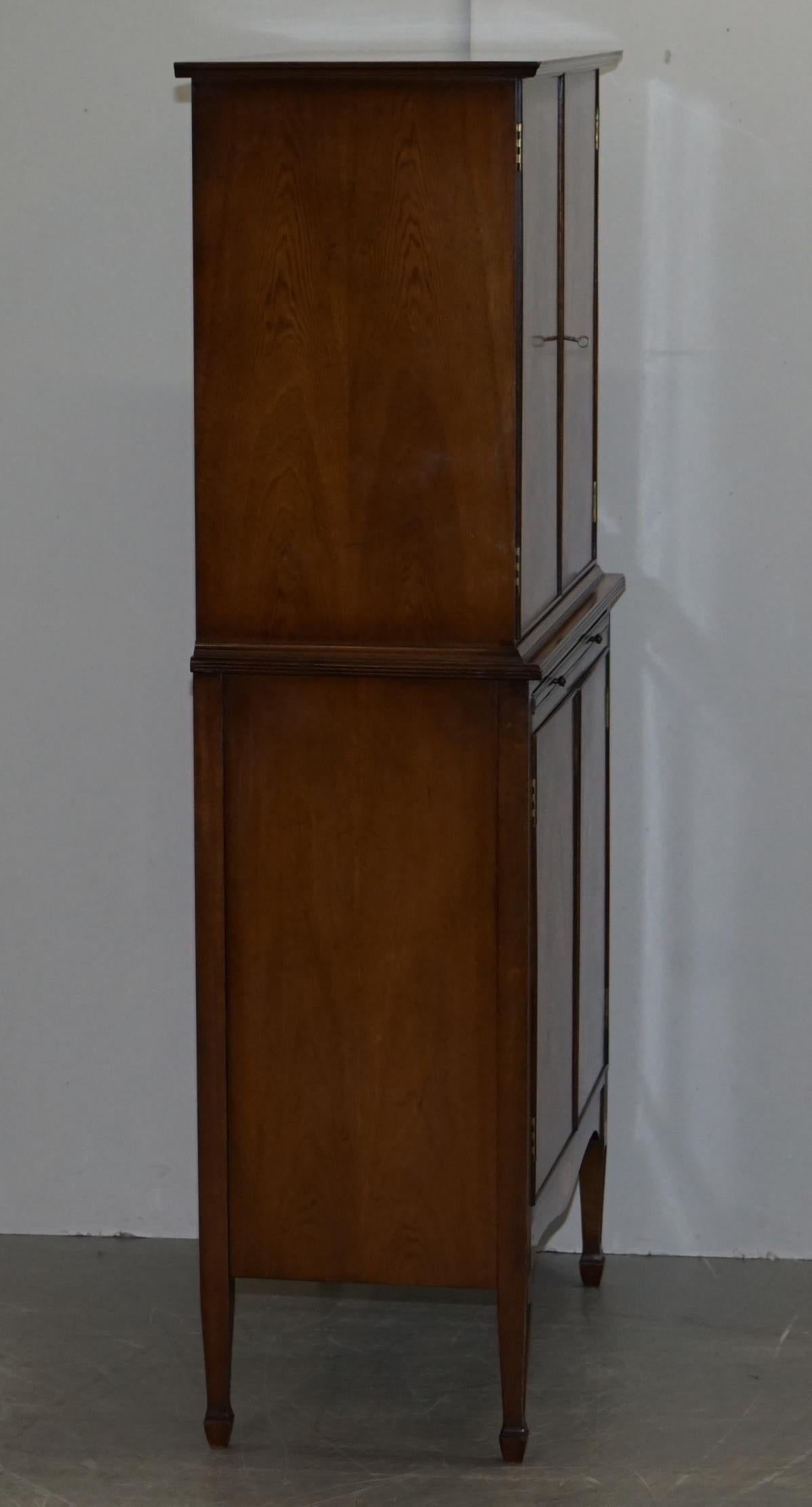 Beautiful Very Fine Sheratin Revival Flamed Hardwood  & Satinwood Drinks Cabinet For Sale 1