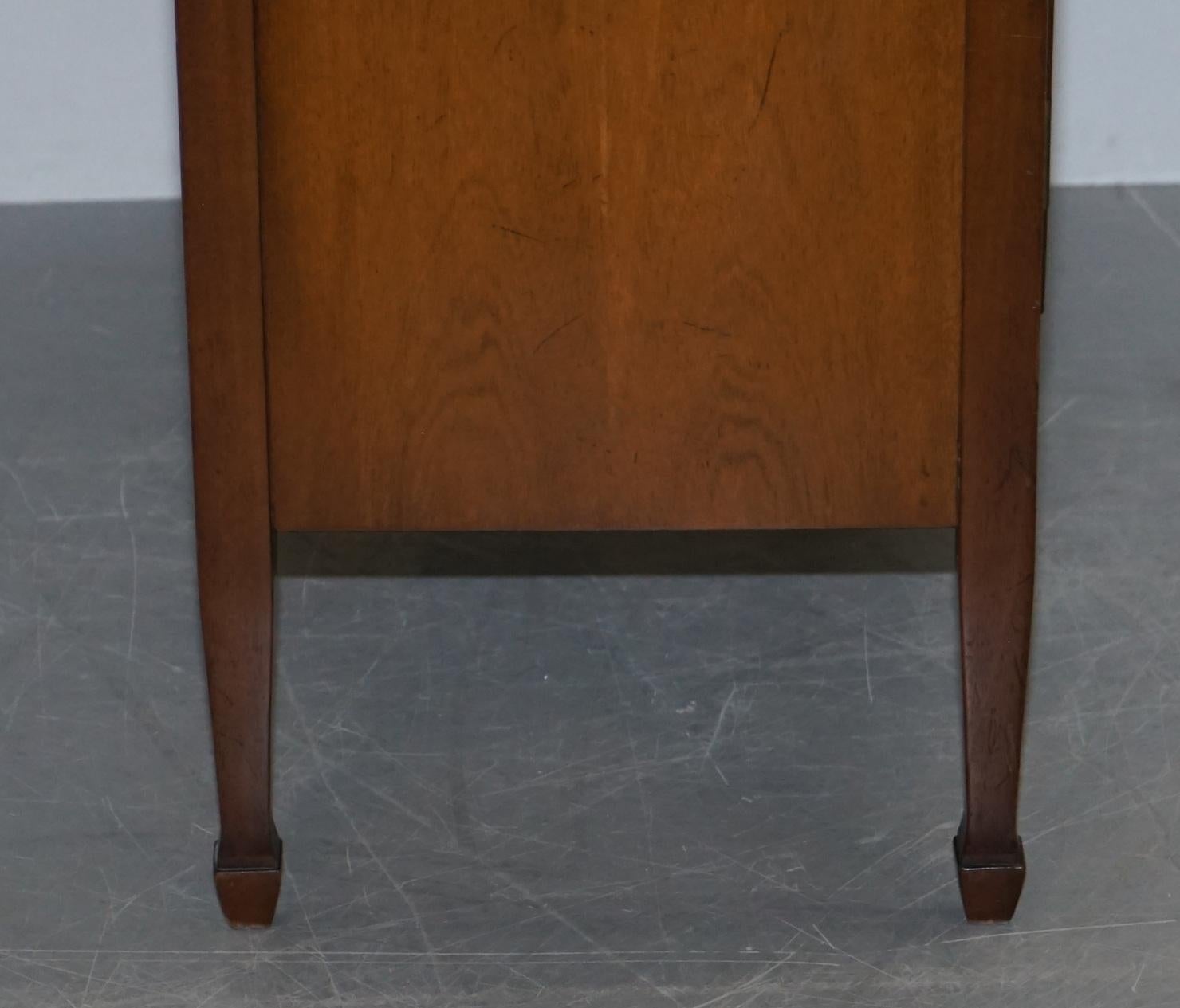 Beautiful Very Fine Sheratin Revival Flamed Hardwood  & Satinwood Drinks Cabinet For Sale 2