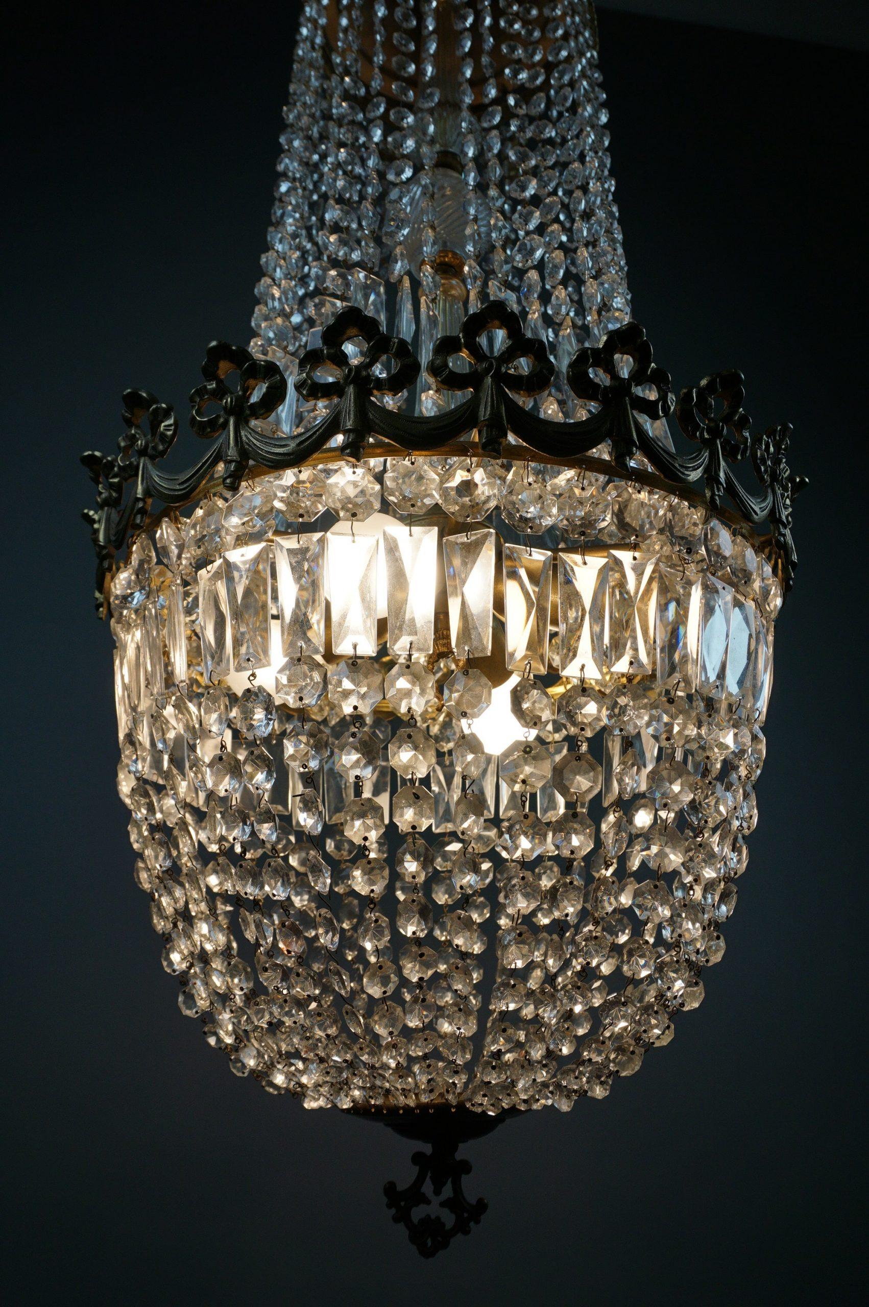 Beautiful very large antique pocket chandelier For Sale 1