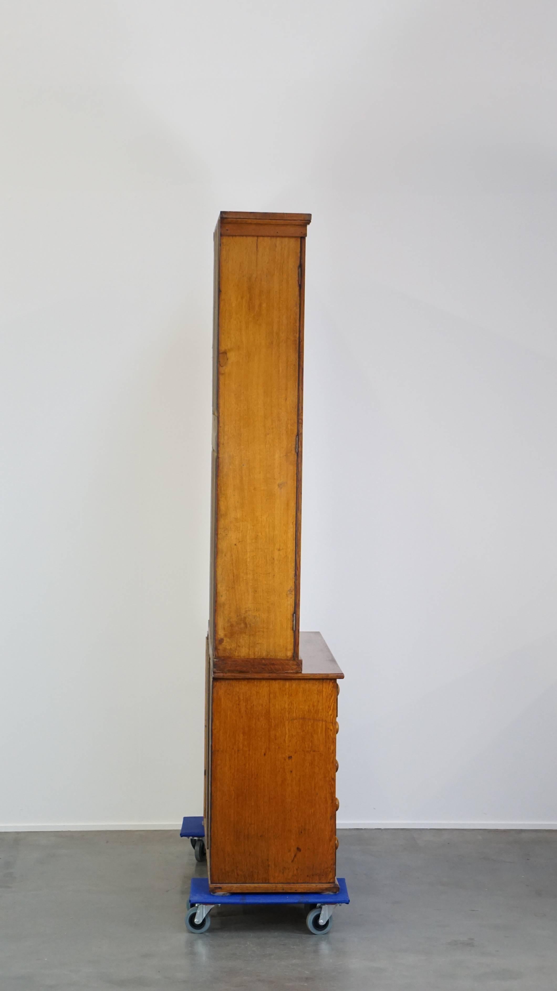 Precioso aparador/armario victoriano inglés muy grande Hecho a mano en venta