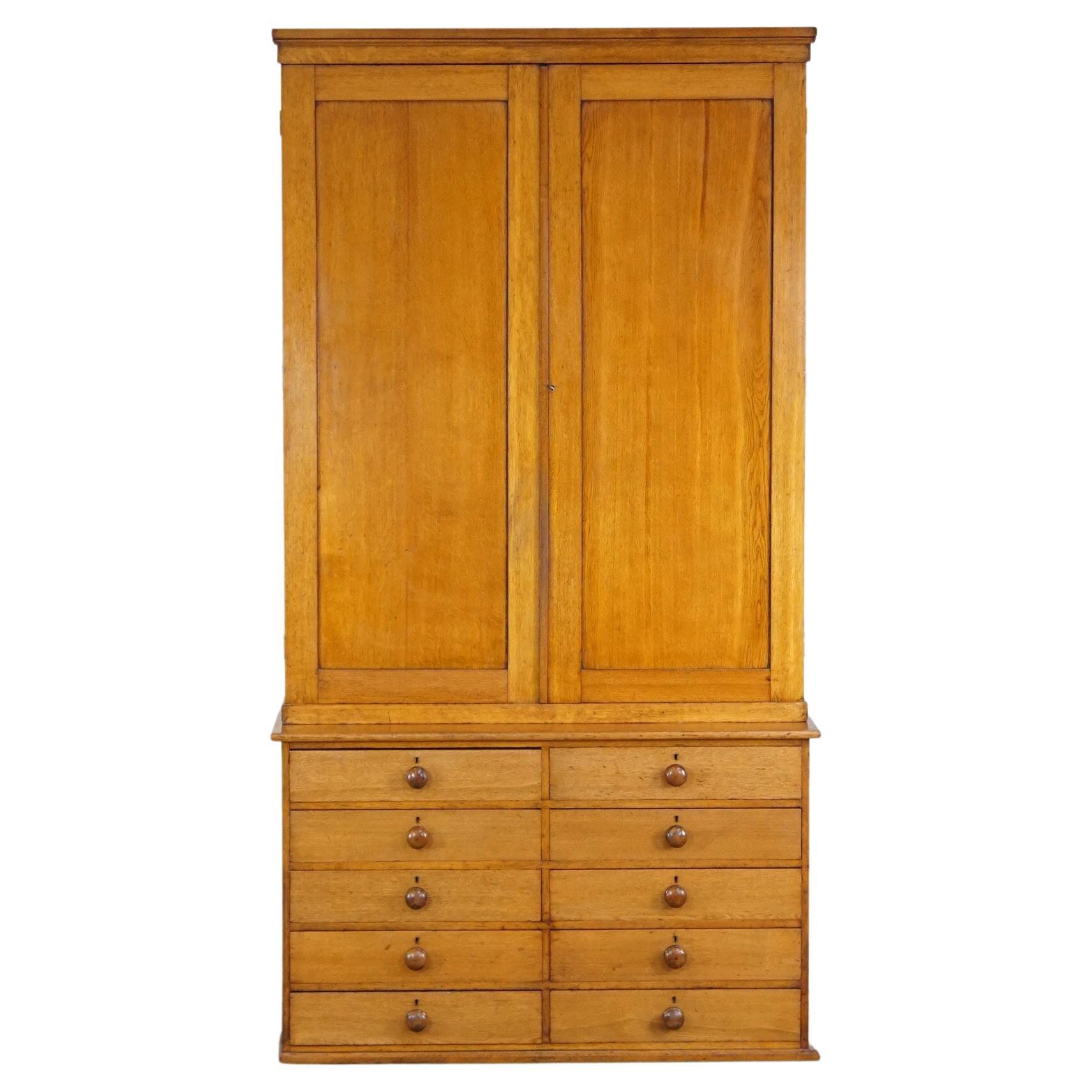 Precioso aparador/armario victoriano inglés muy grande en venta