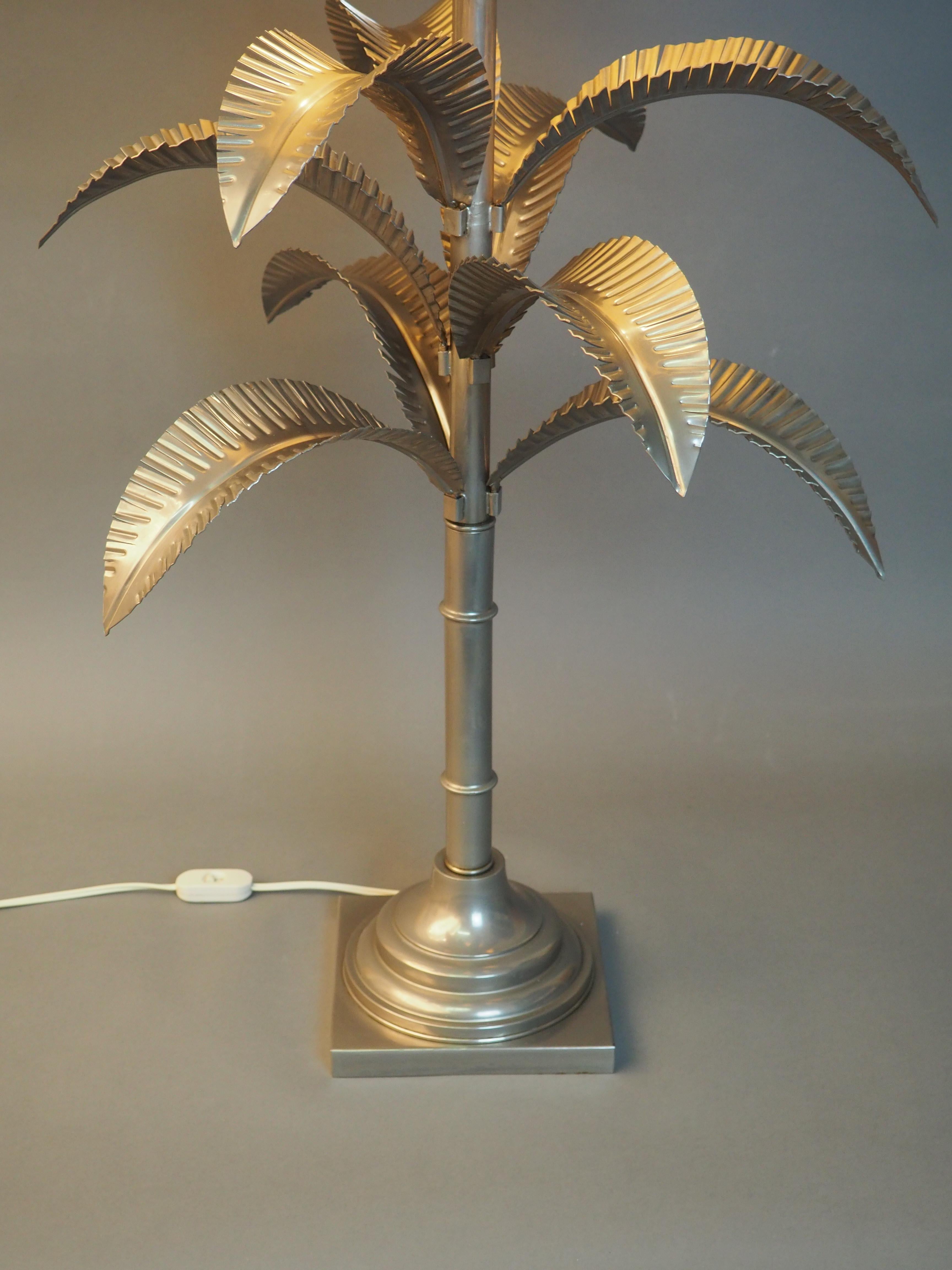 palm table lamp