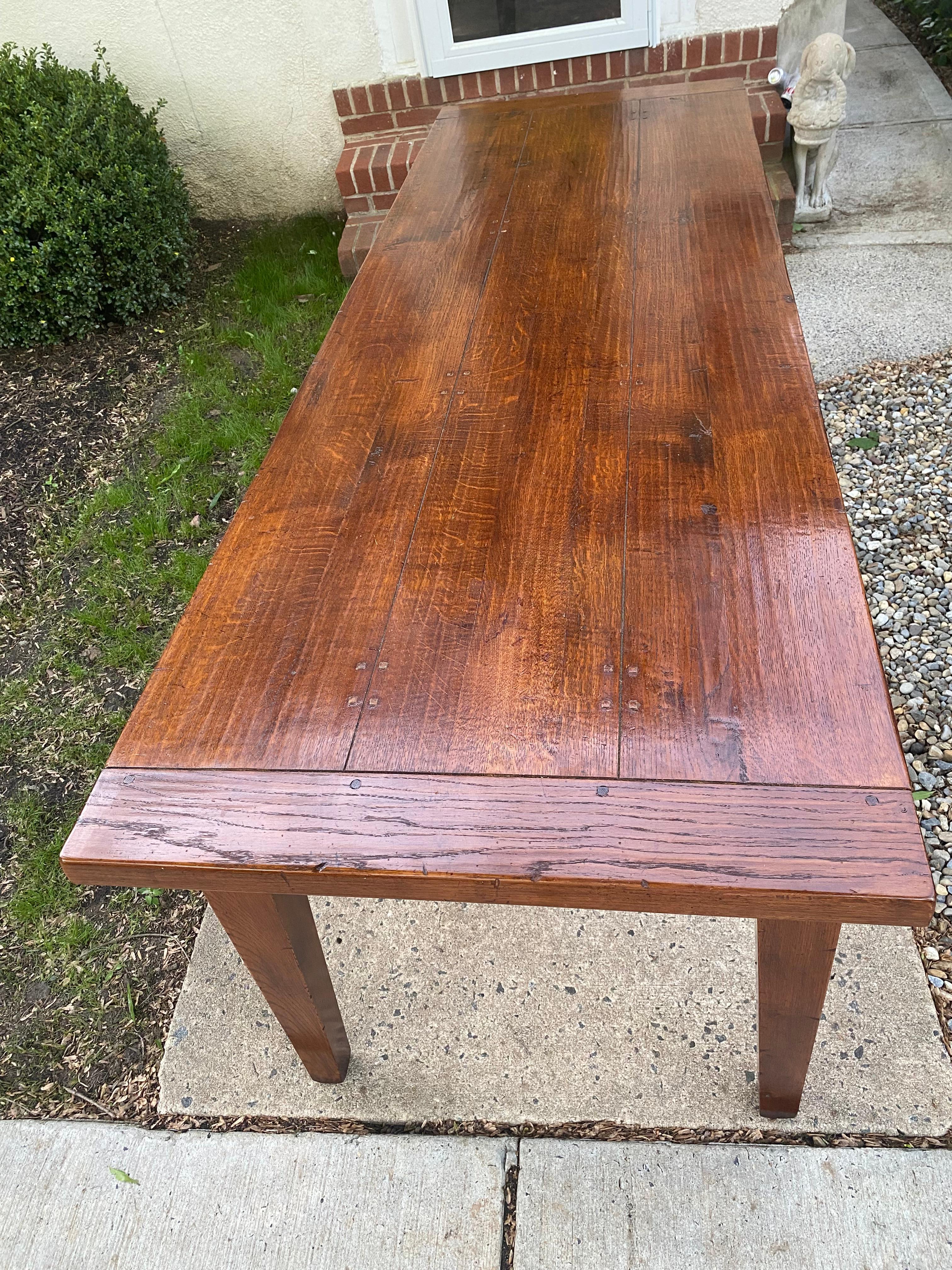 Magnifique très longue table de salle à manger de ferme en chêne français d'époque 4