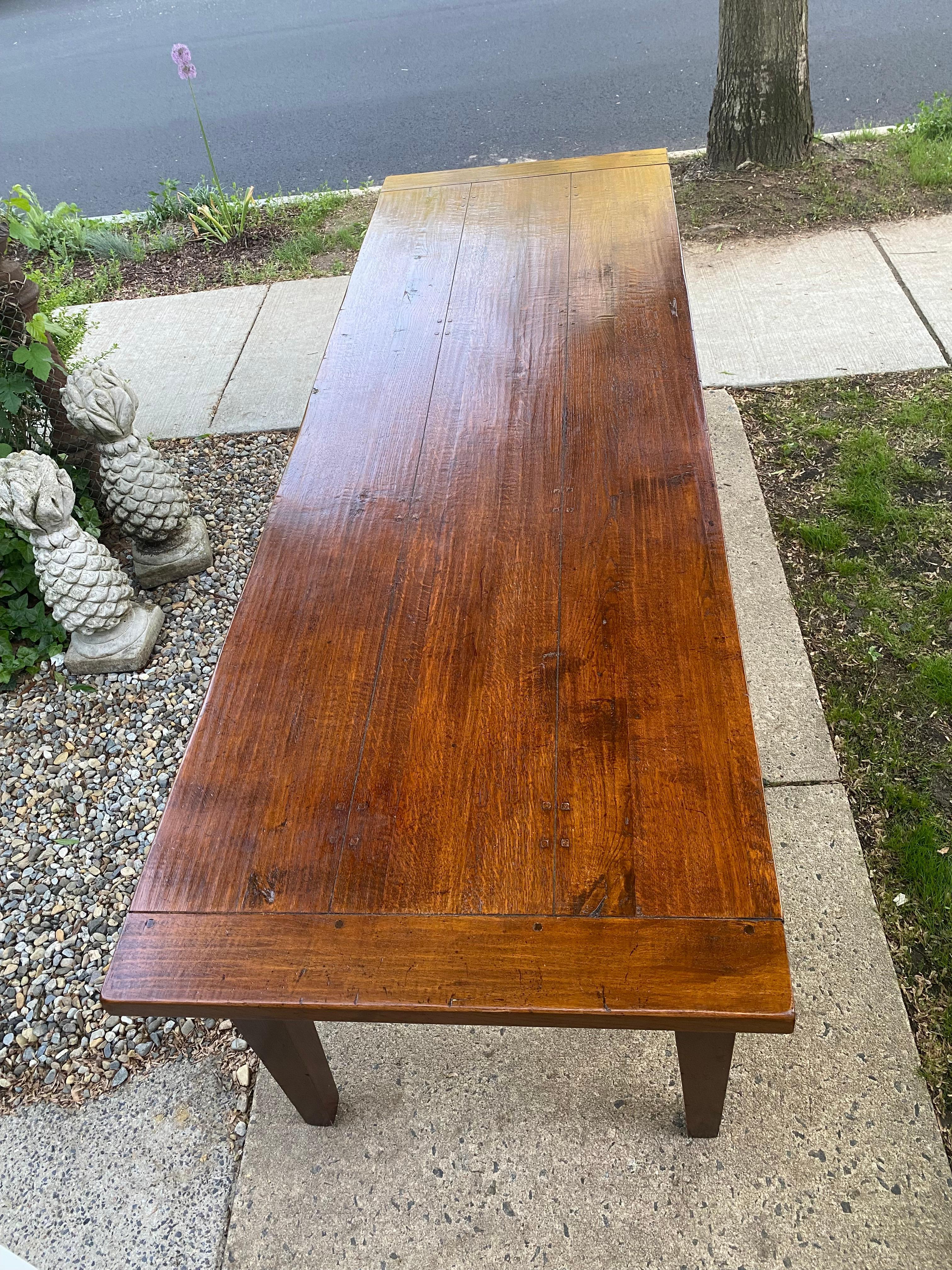Magnifique très longue table de salle à manger de ferme en chêne français d'époque 7