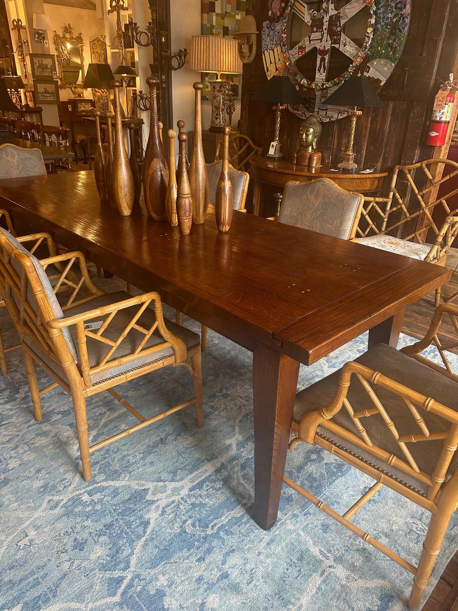 Magnifique très longue table de salle à manger de ferme en chêne français d'époque 8