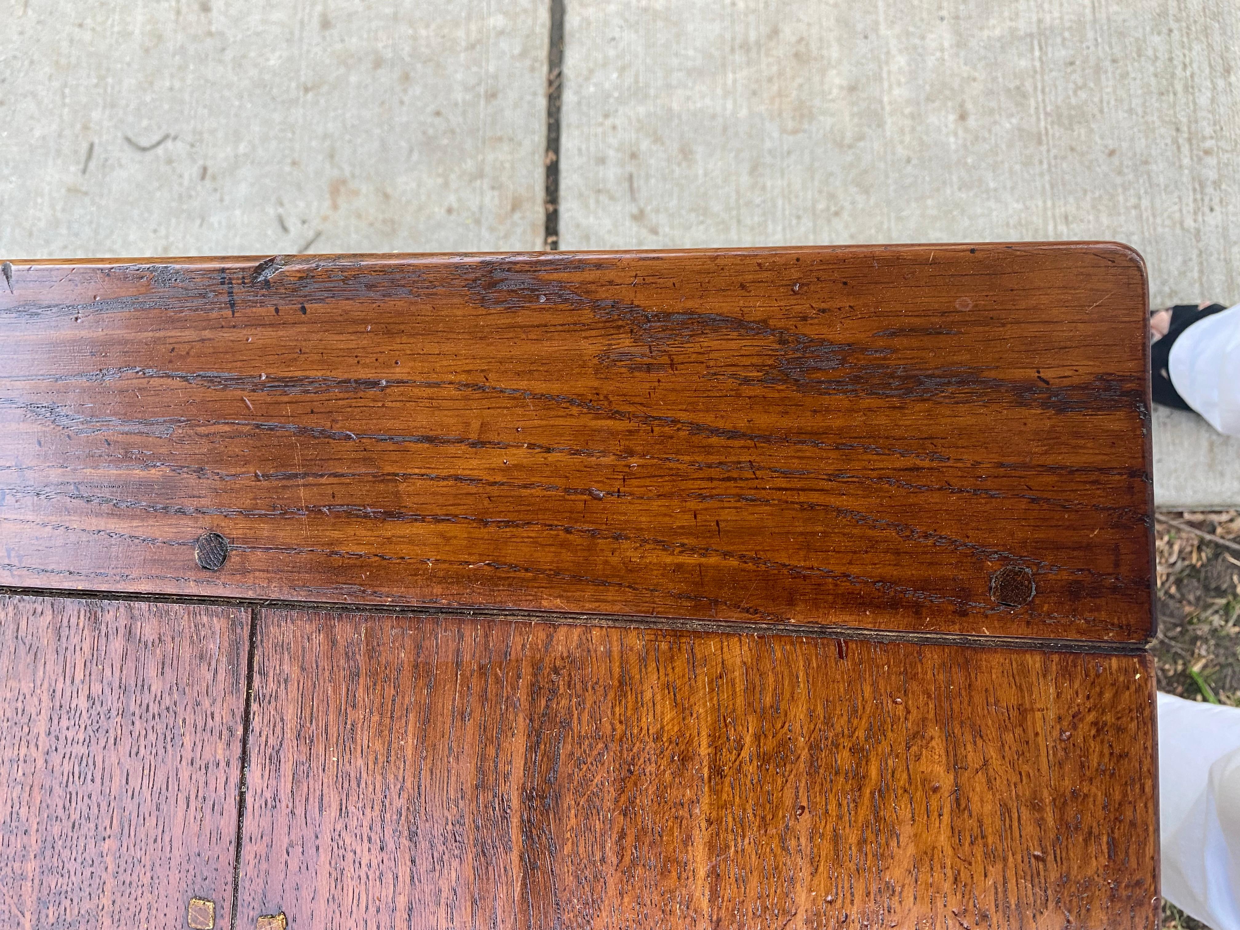 Country Magnifique très longue table de salle à manger de ferme en chêne français d'époque