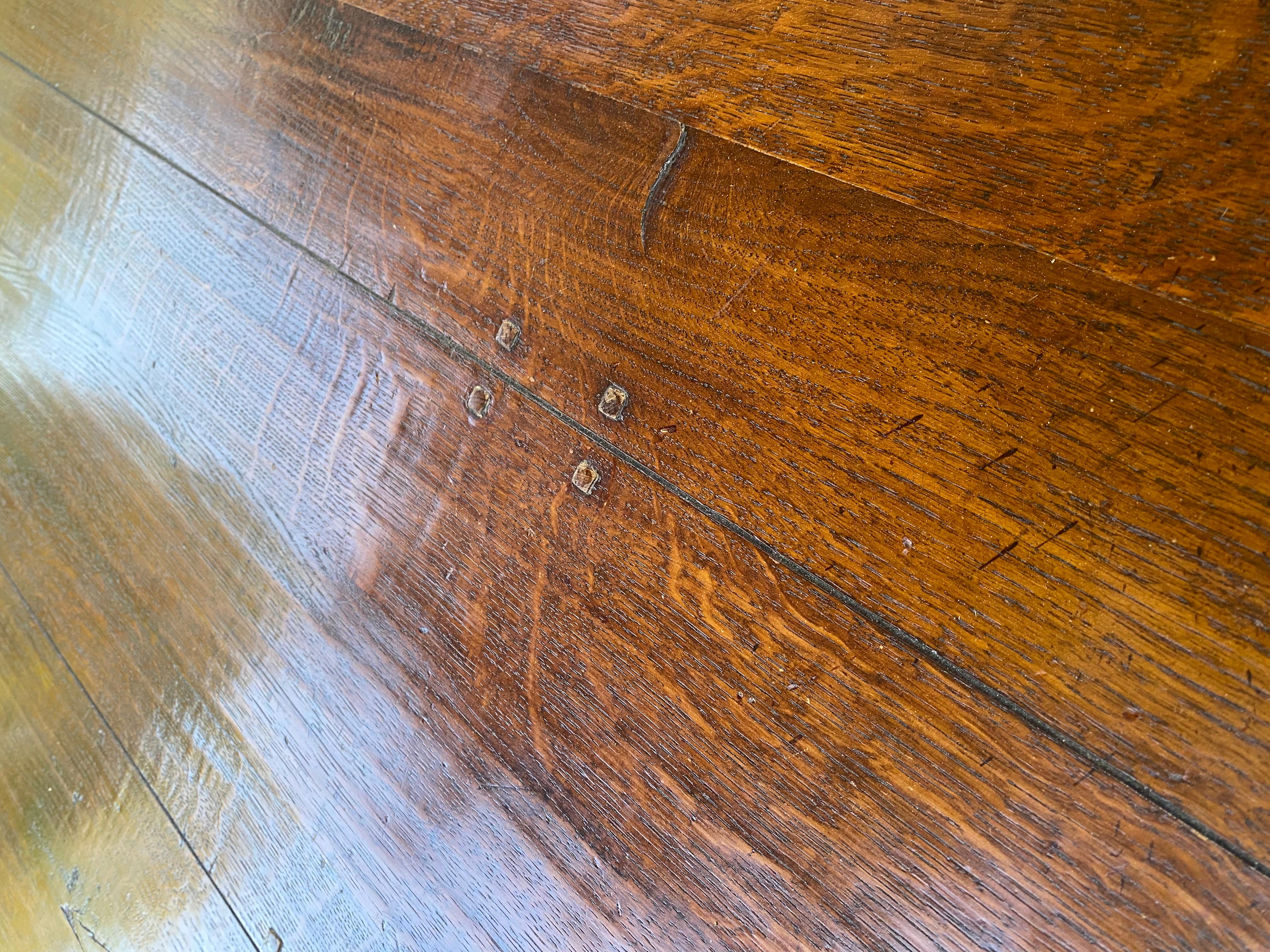Français Magnifique très longue table de salle à manger de ferme en chêne français d'époque