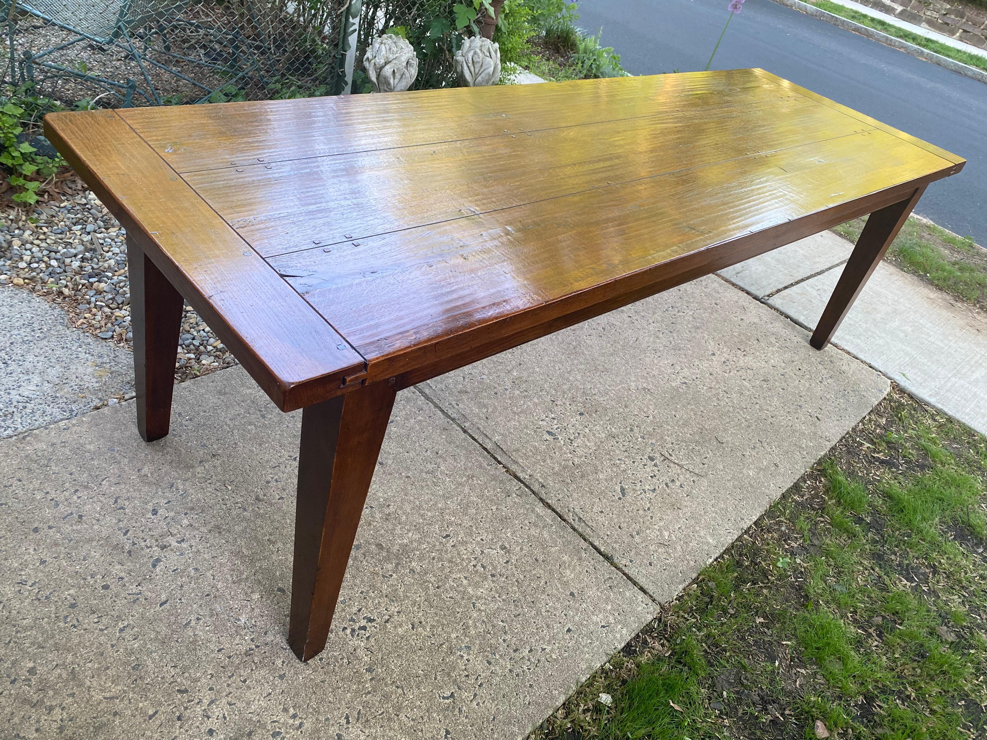 Magnifique très longue table de salle à manger de ferme en chêne français d'époque 2