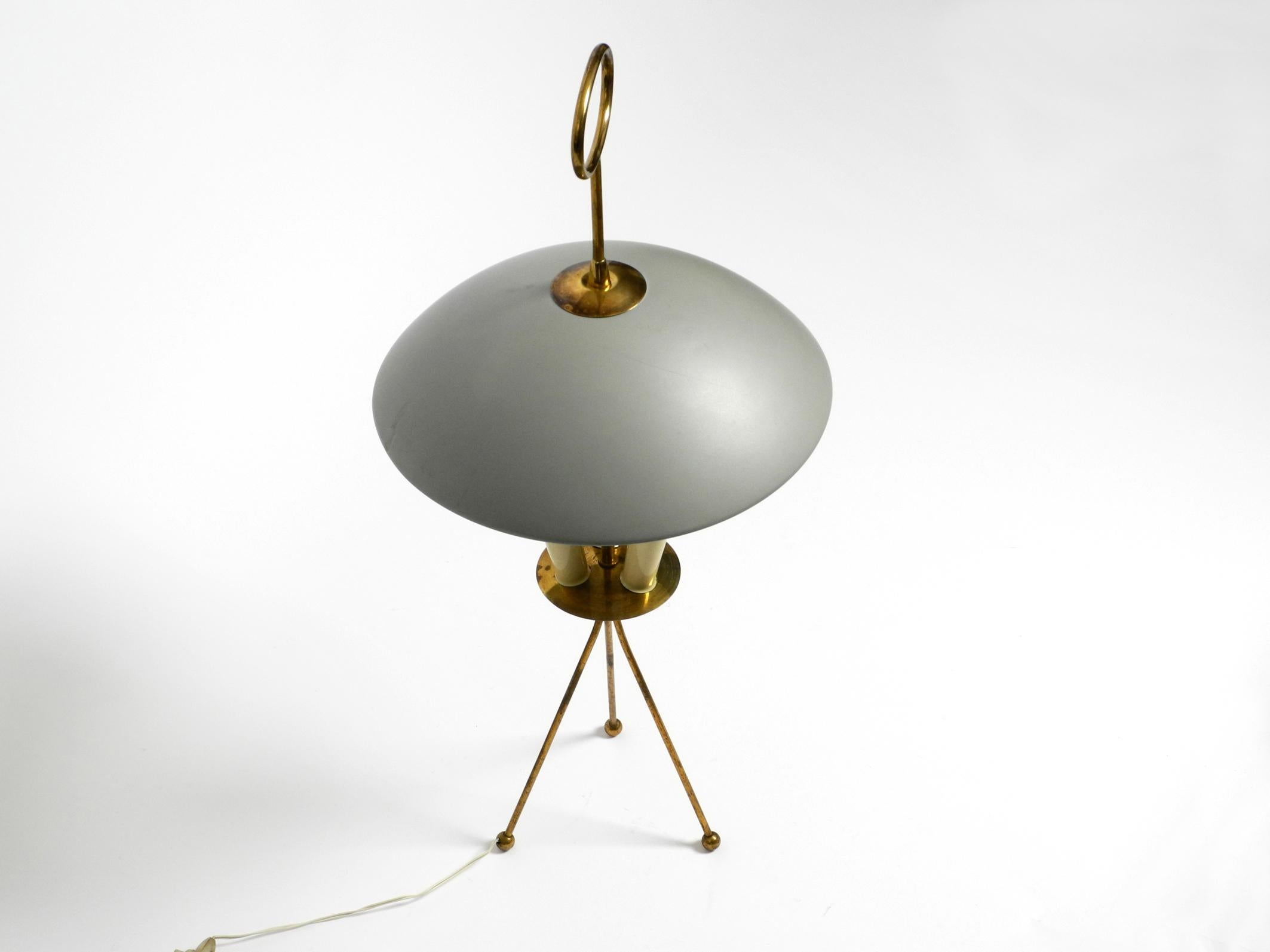 Beautiful Very Rare Large Italian Mid Century Tripod Table Lamp or Floor Lamp In Good Condition For Sale In München, DE